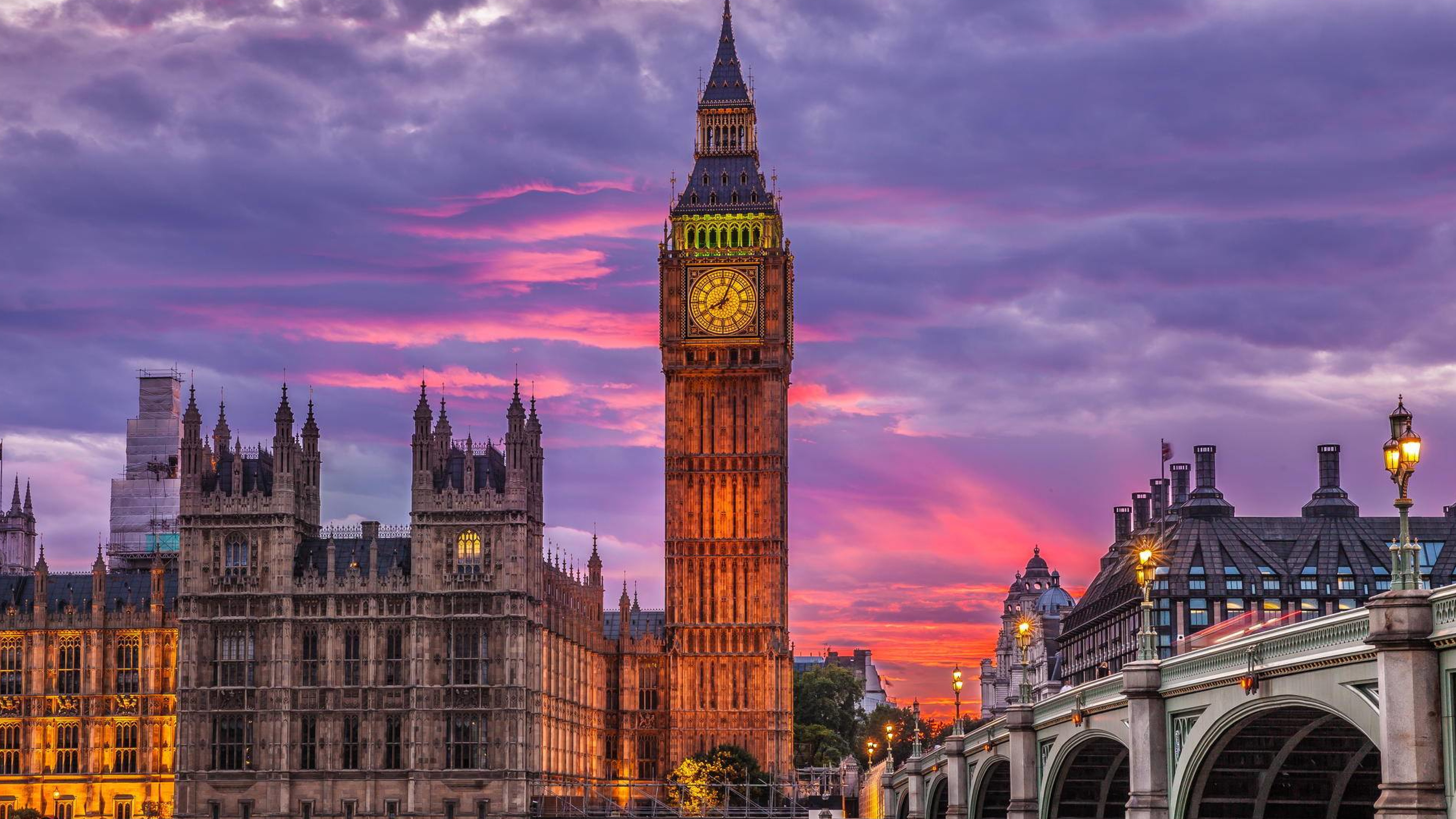 Westminster palace towers. Биг-Бен (башня Елизаветы). Часовая башня Вестминстерского дворца. Вестминстерский дворец Лондон башня Елизаветы. Достопримечательности Англии Биг Бен.