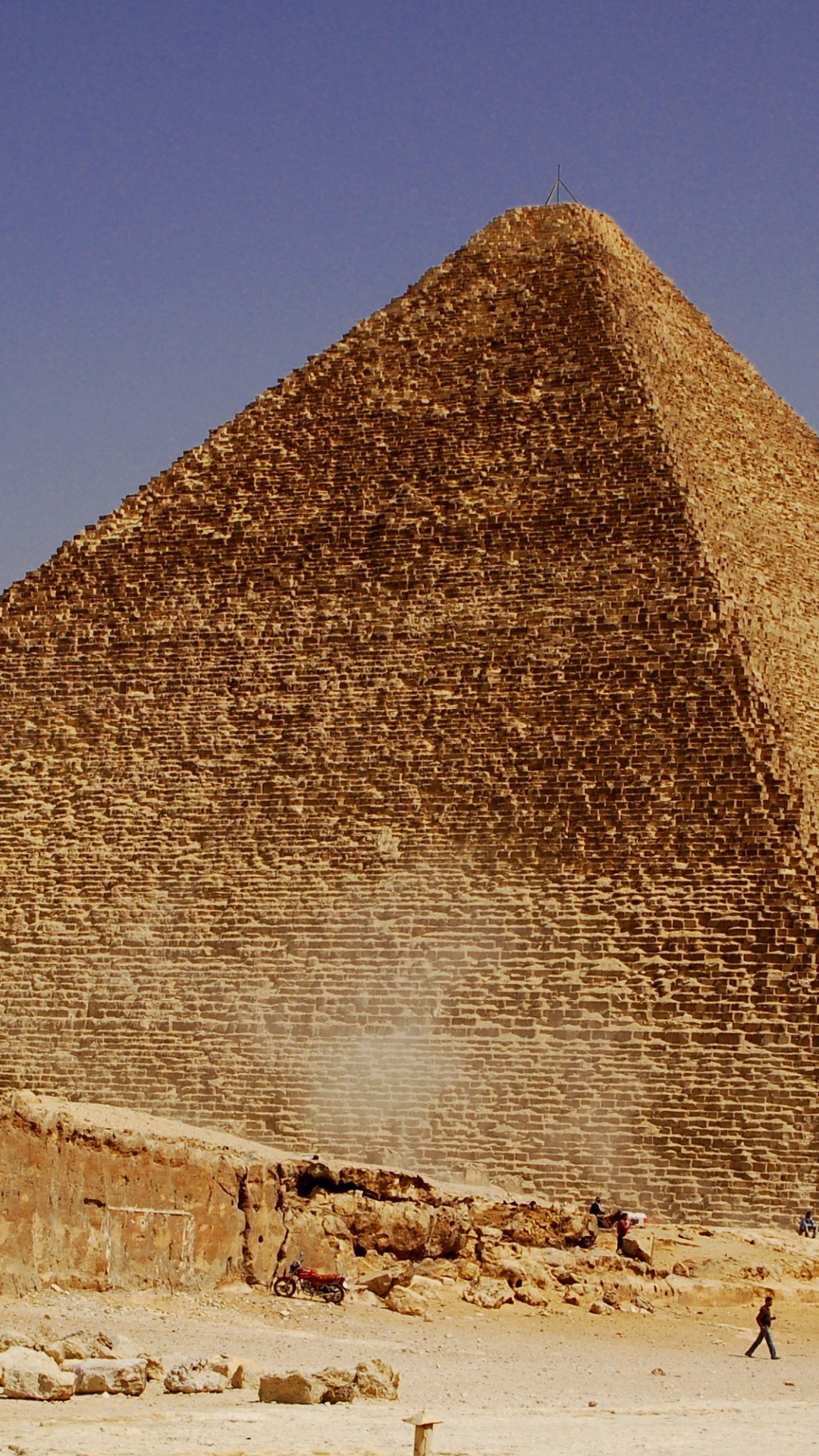 памятники пирамида