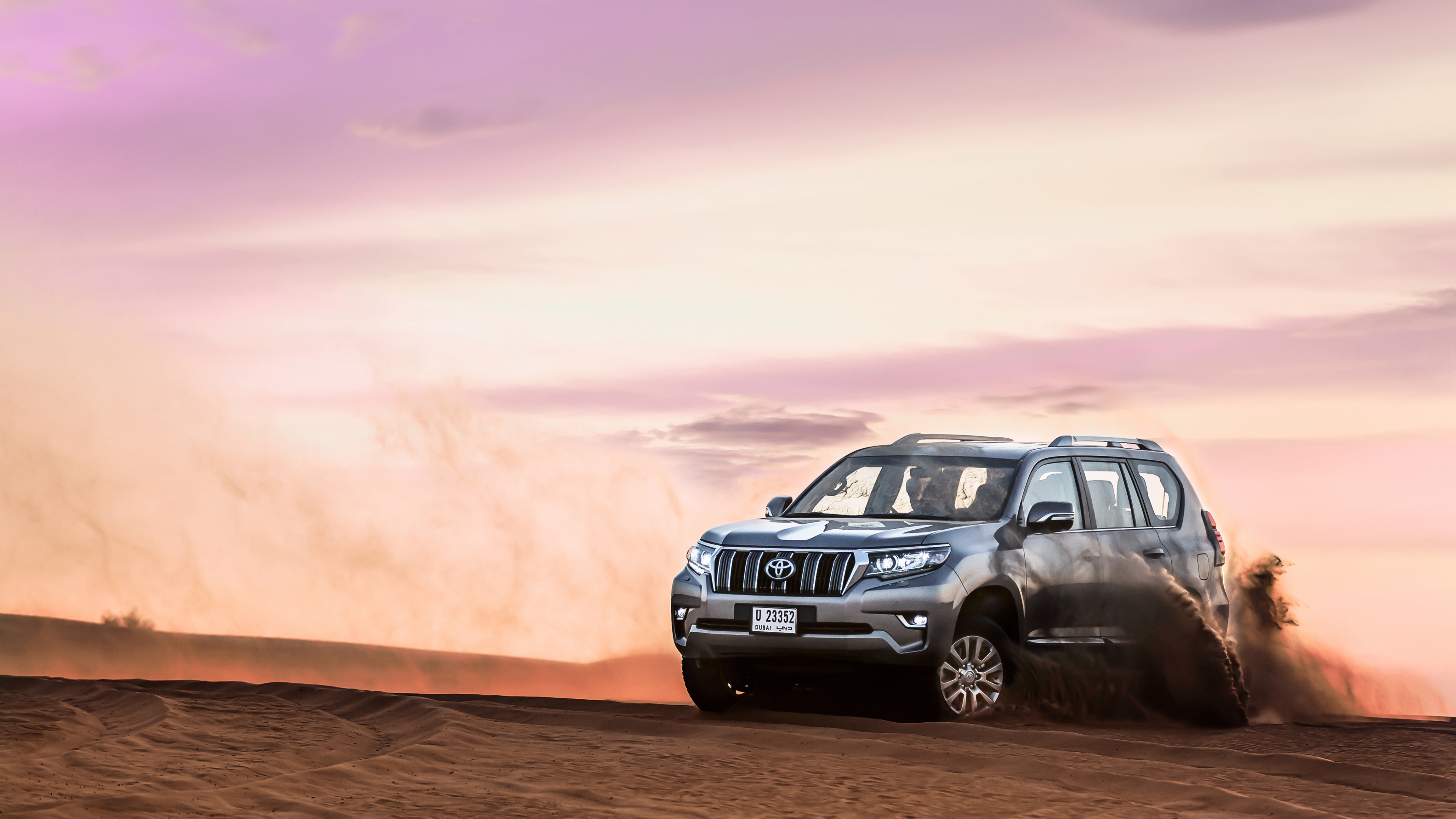 Toyota Land Cruiser 200 в пустыне