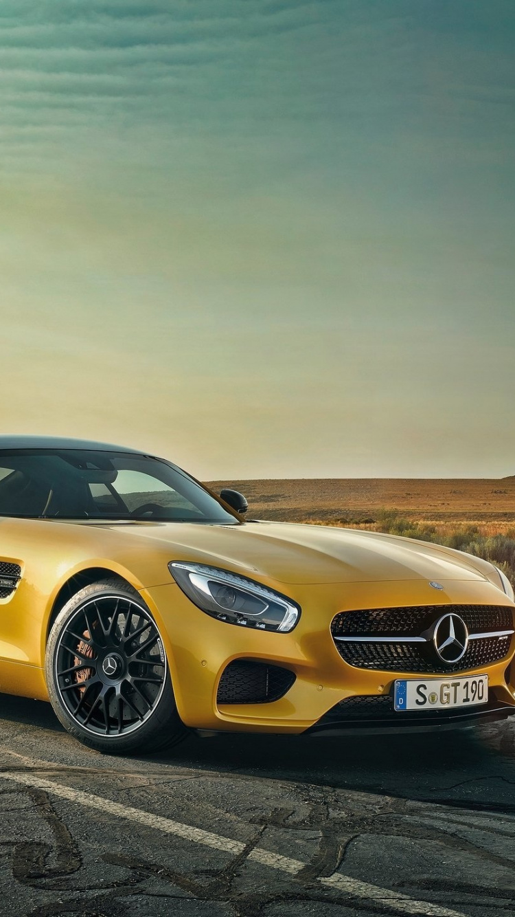 Желтый Мерседес Бенц АМГ GTS