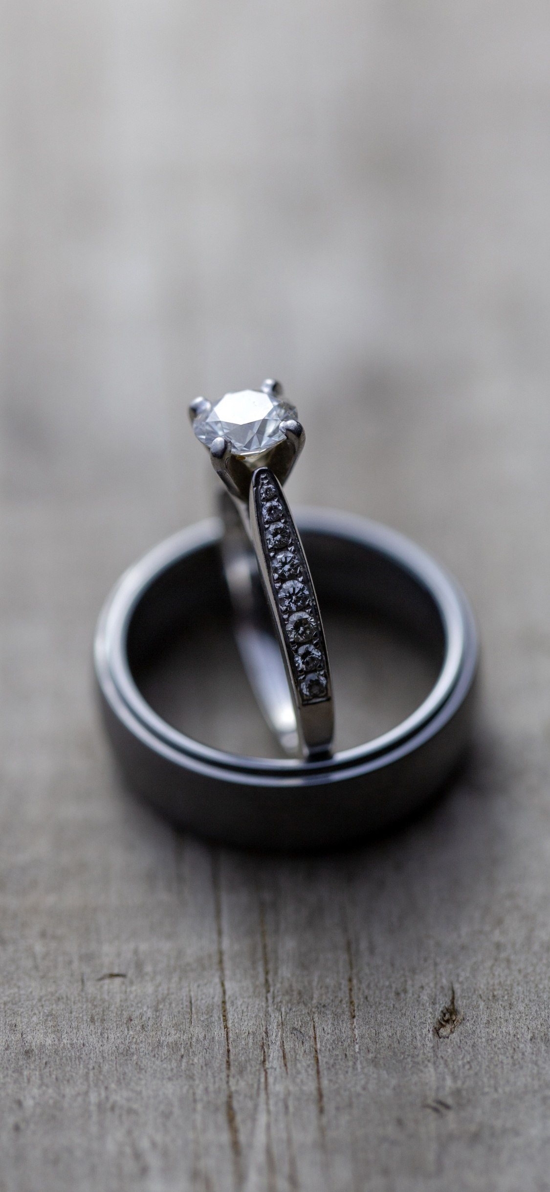 Обои обручальное кольцо, кольцо, алмаз, золото, свадьба для iPhone X / XS бесплатно, заставка 1125x2436 - скачать картинки и фото