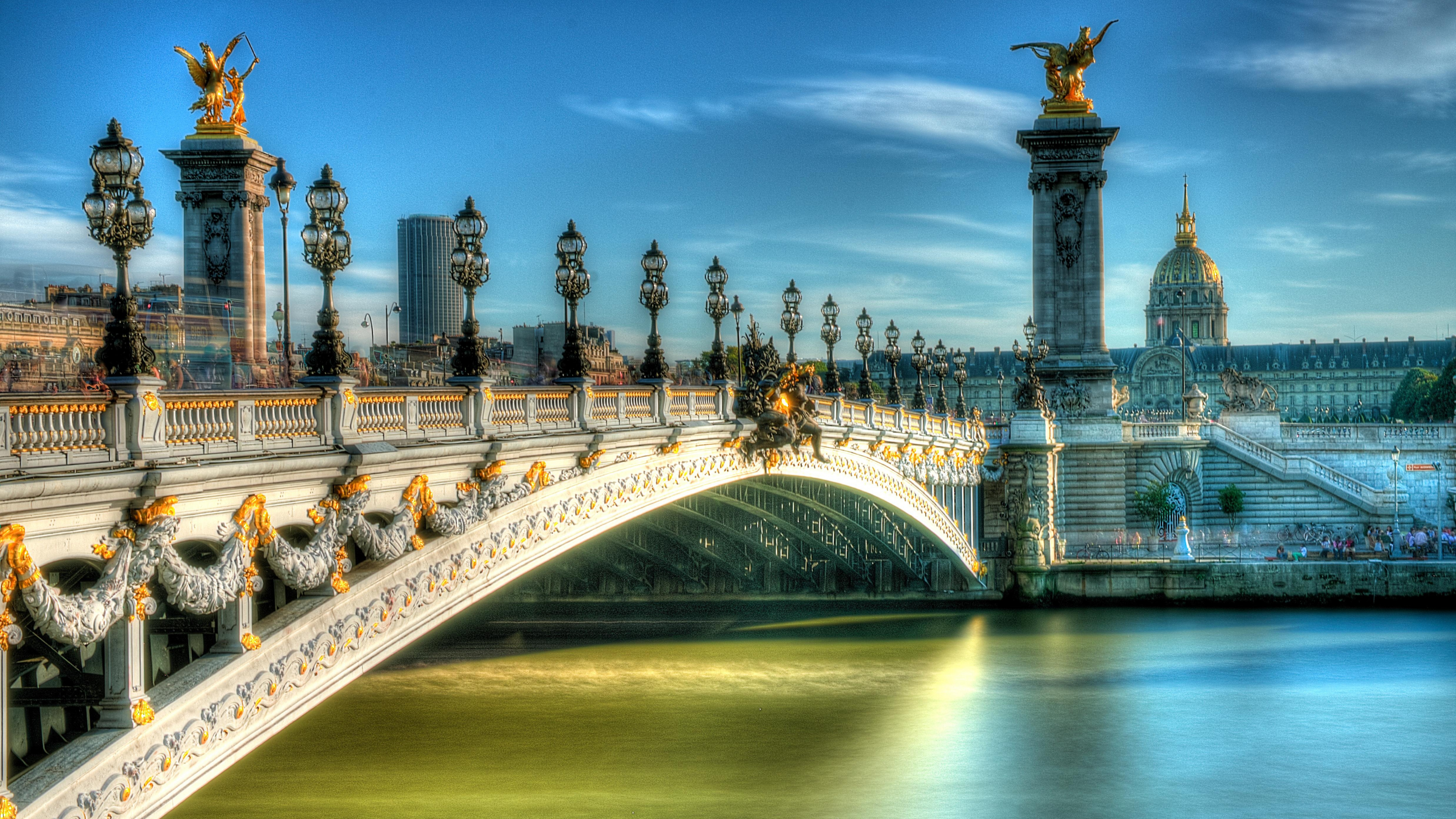 Франция самые красивые. Мост Александра III (Pont Alexandre III). Париж. На мосту Александра III. Мост Александра 3 во Франции. Достопримечательности Парижа мост Александра III.