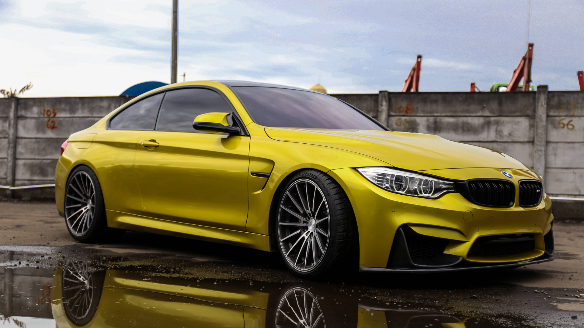 BMW m5 f10 Yellow