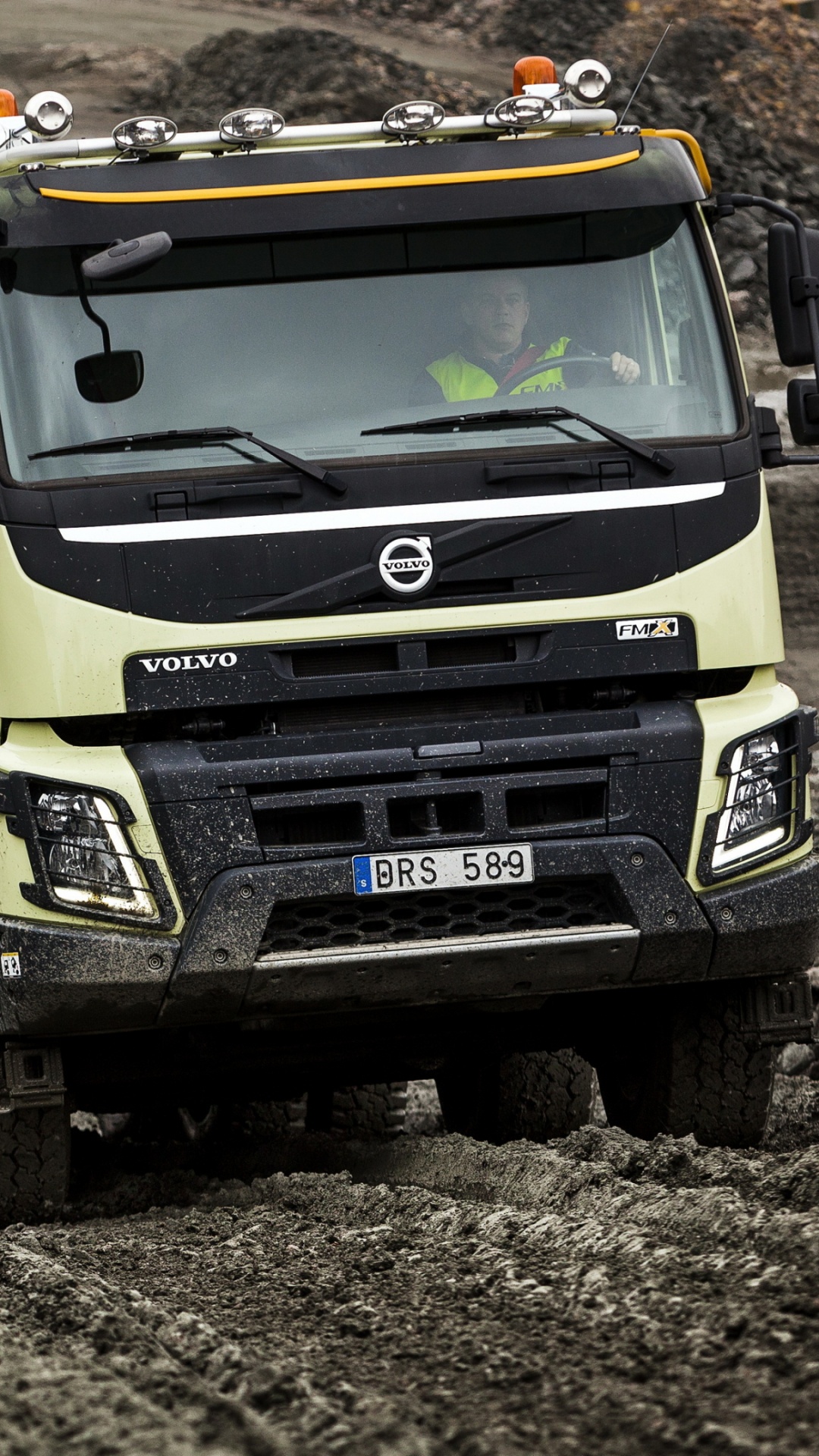 Volvo Trucks 2021 на телефон