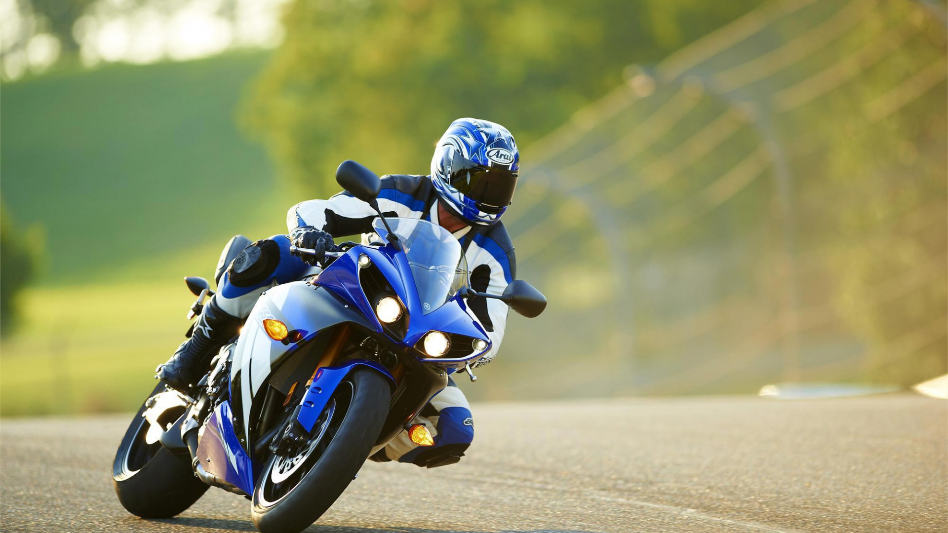 Yamaha r1 РѕР±РѕРё