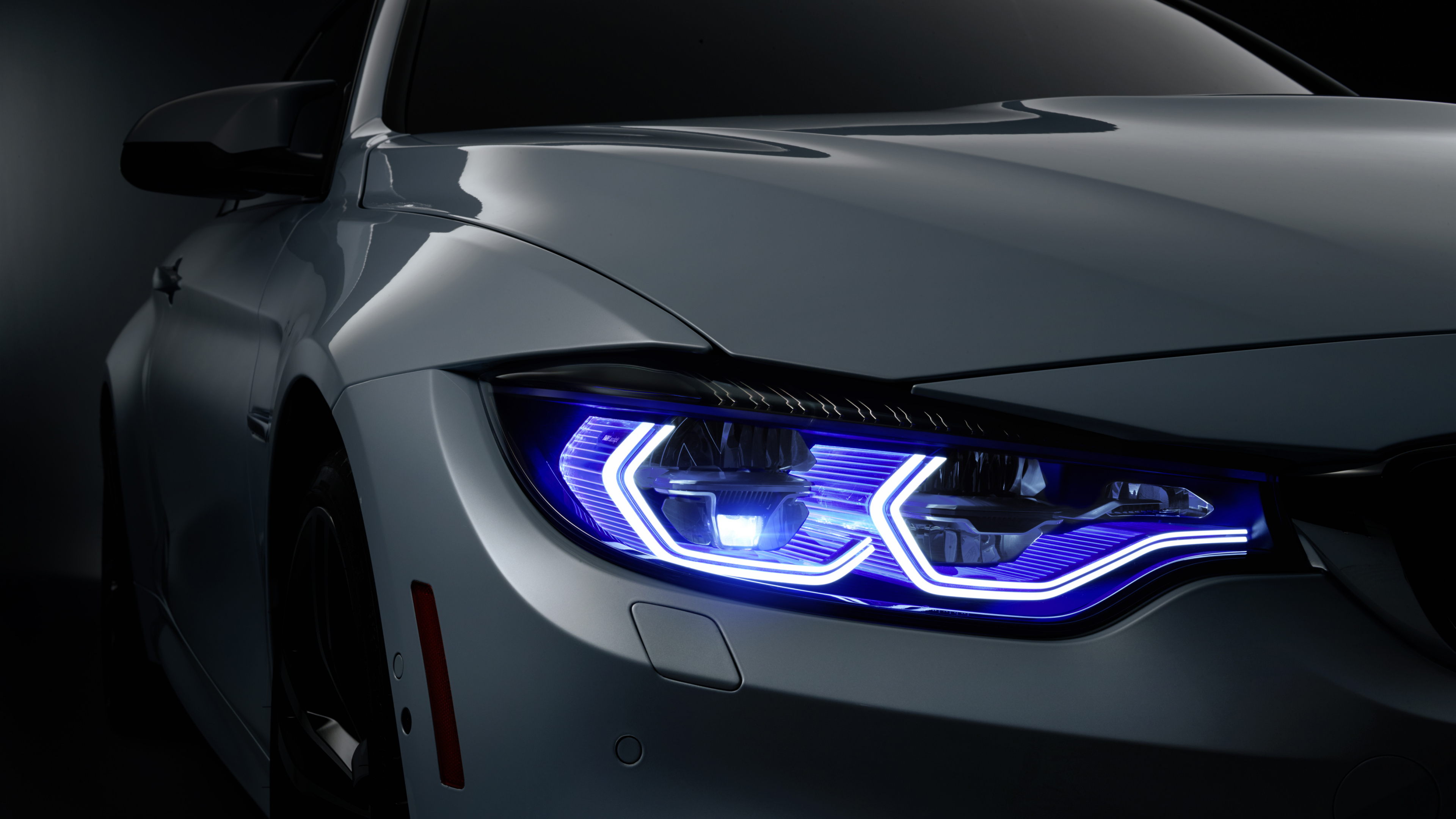 Свет в машине фары. BMW m9. BMW m4 iconic Lights. Лазерные фары БМВ m4.