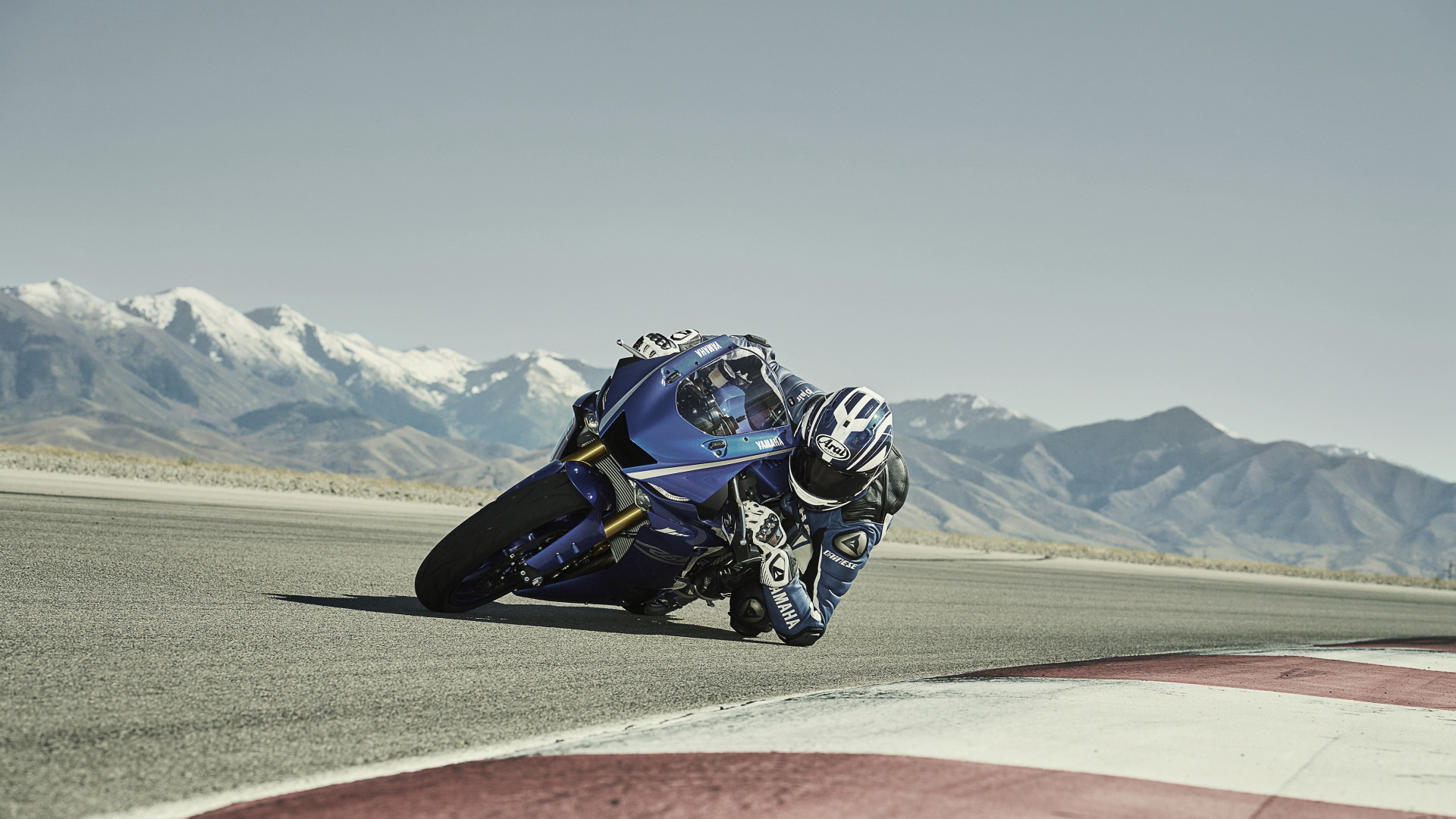 Yamaha YZF r1 1920 1200