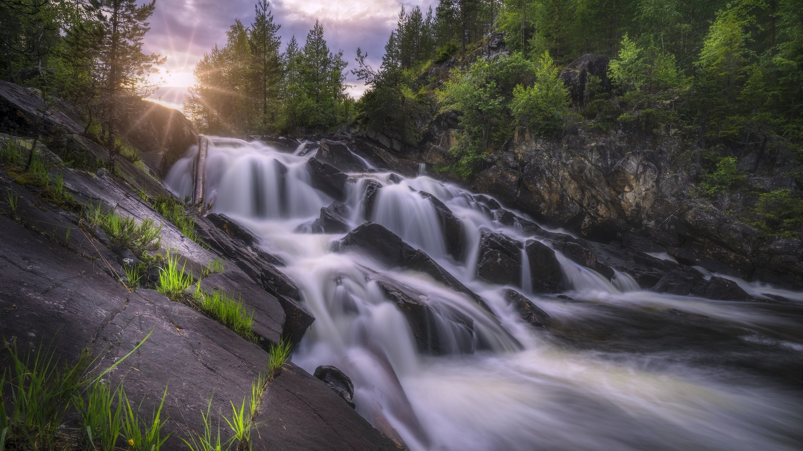 Река и водопад