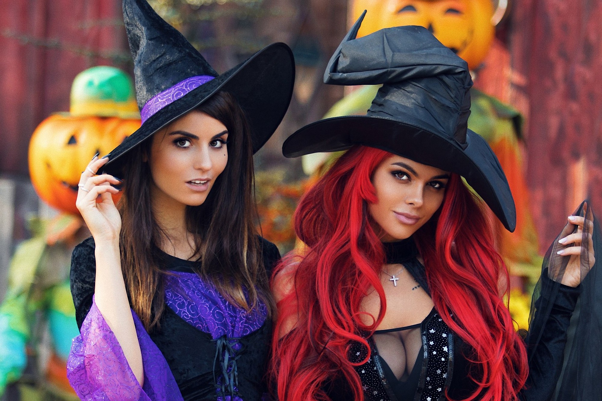 Три очаровательные. Красивые ведьмочки. Красивая ведьма. Ведьма на Хэллоуин. Подруги ведьмы.