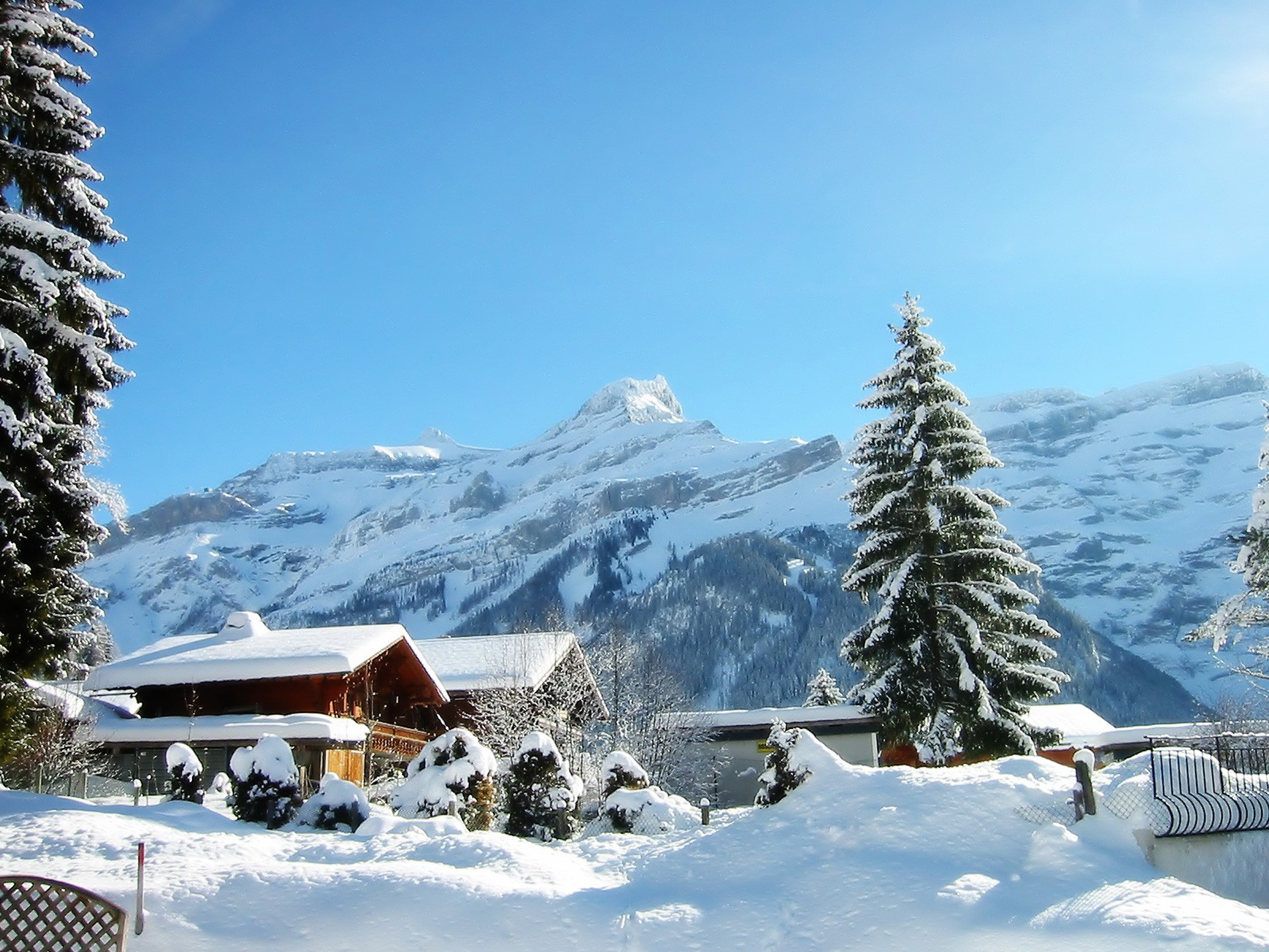 Горы снег дома. Ле Дьяблере Швейцария. Альпы Швейцария зима. Альпы Швейцария деревушки. Шимла Снегг.