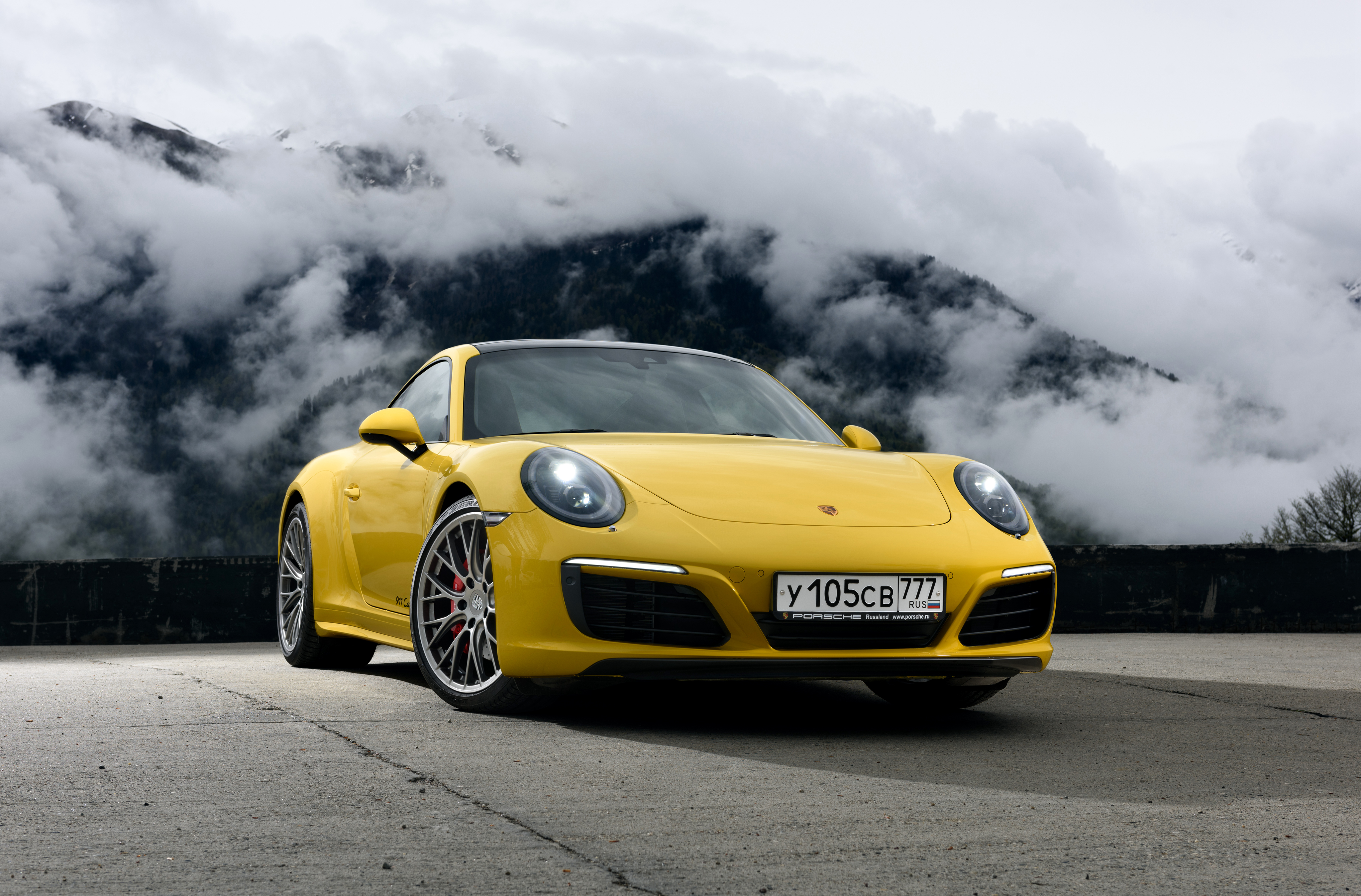 Porsche 911r Yellow