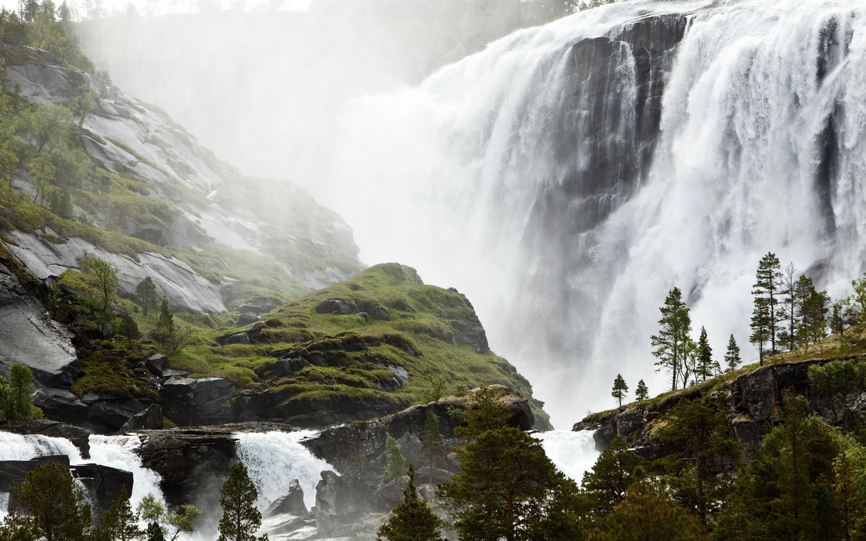Сумерки водопад. Водопад Бельбе Норвегия. Хайфорс водопад. Водопад Твейтафоссен Норвегия. Водопад Годафосс, Исландия.