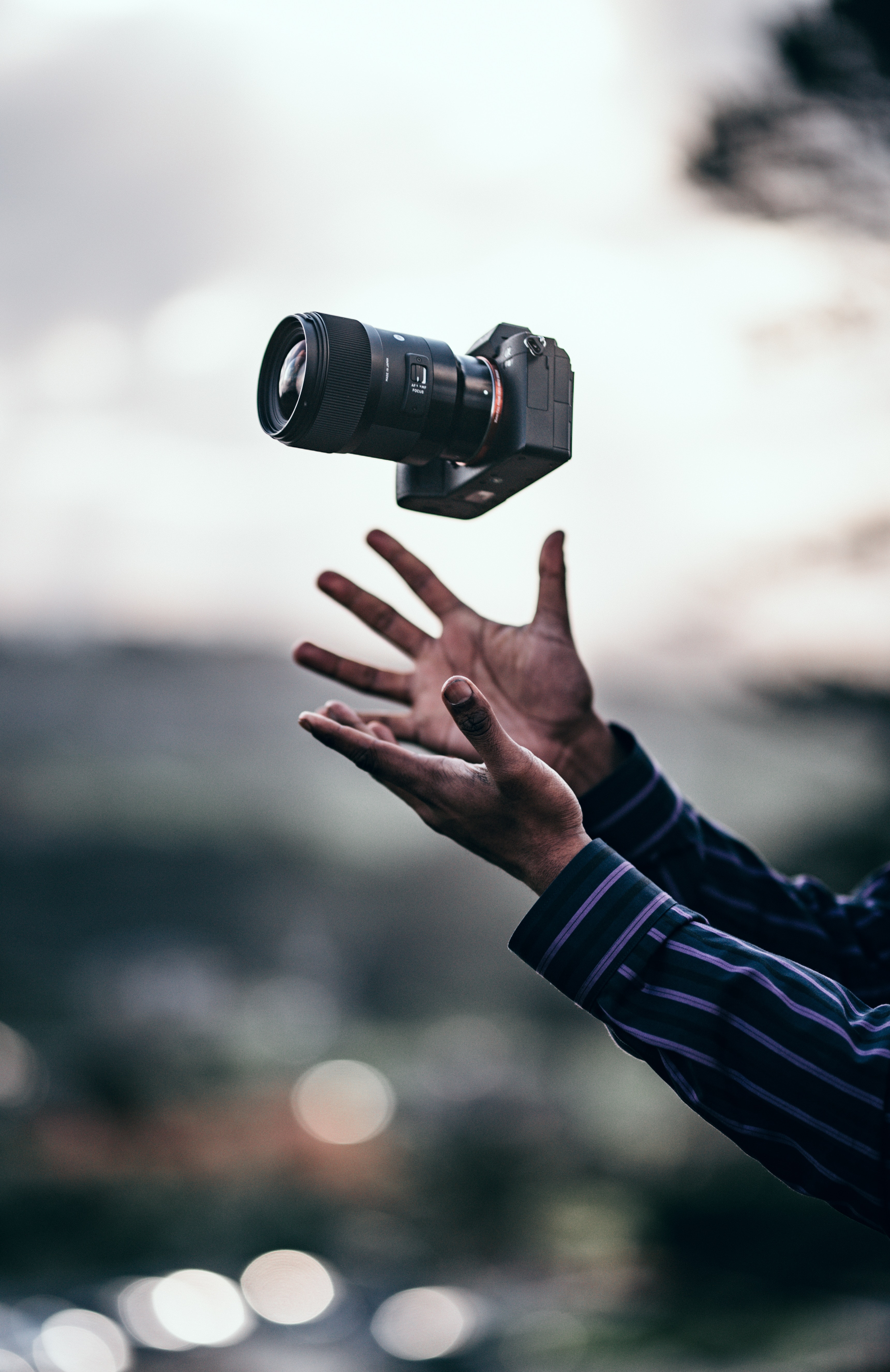 Фотоаппарат в руках