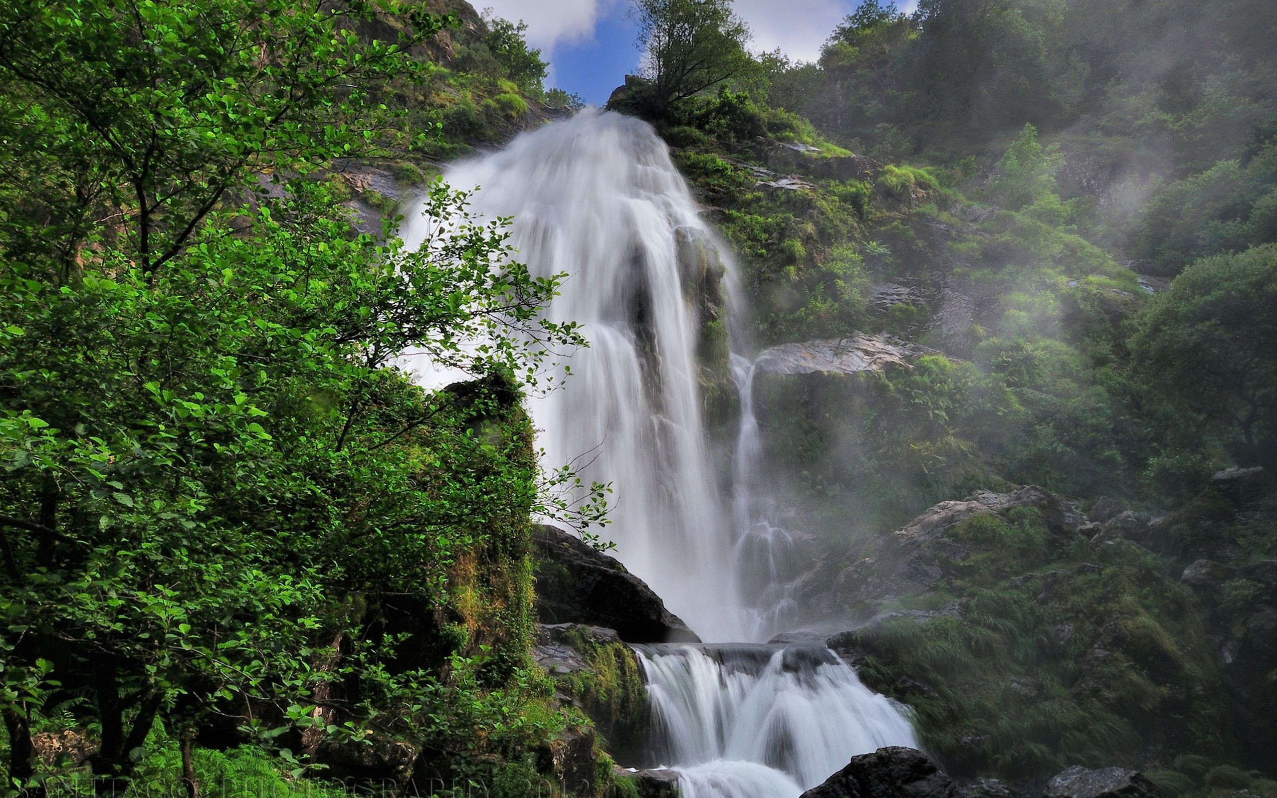 Водопад картинка на рабочий стол. Водопад Аль Вуррайа. Олоупена водопад. Водопад Хонокохау. Гора Ахун водопады.