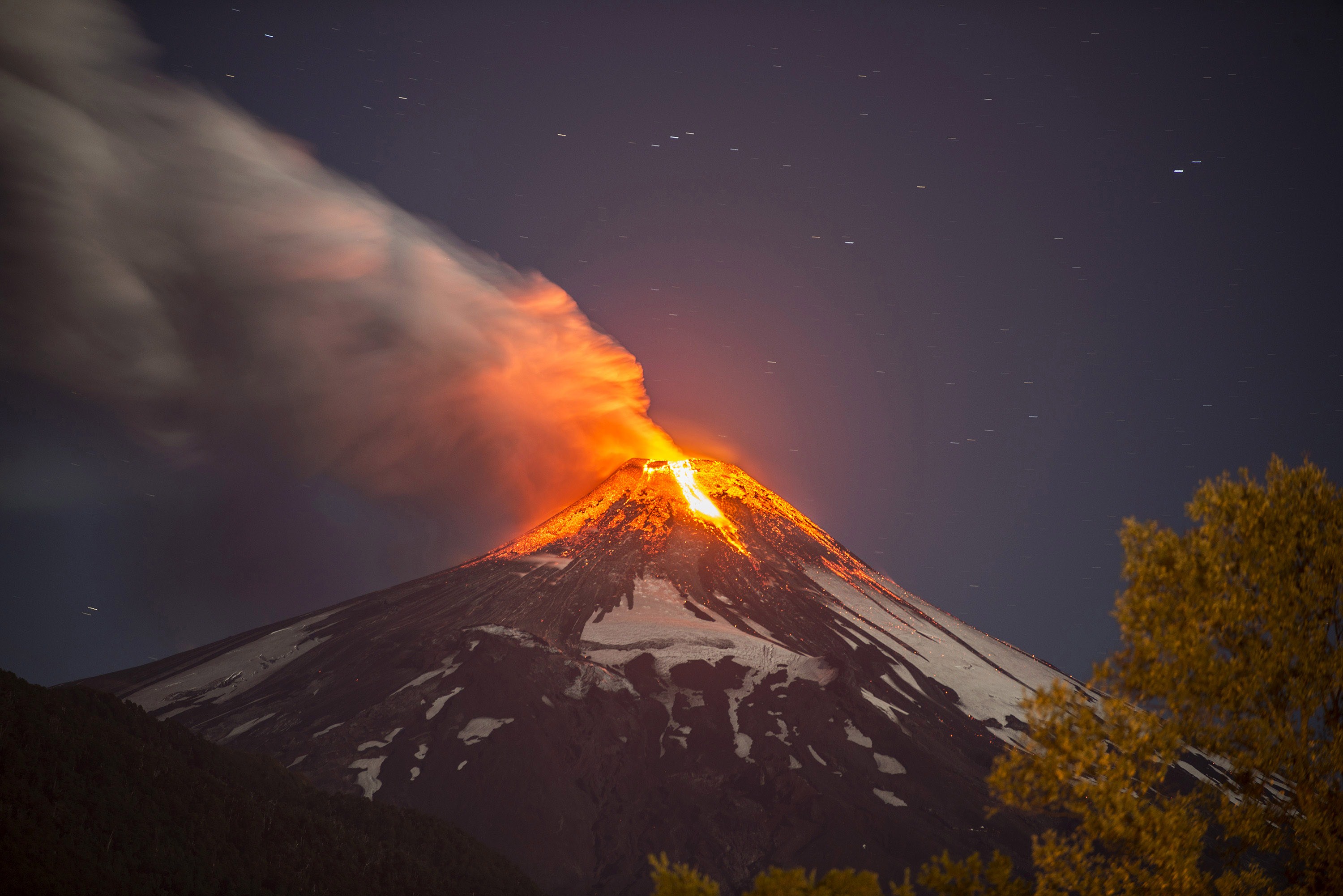 Volcano's. Вулкан Вильяррика Чили. Вулкан Таупо извержение. Вулкан Таупо в новой Зеландии. Вулкан Кракатау извержение 2020.