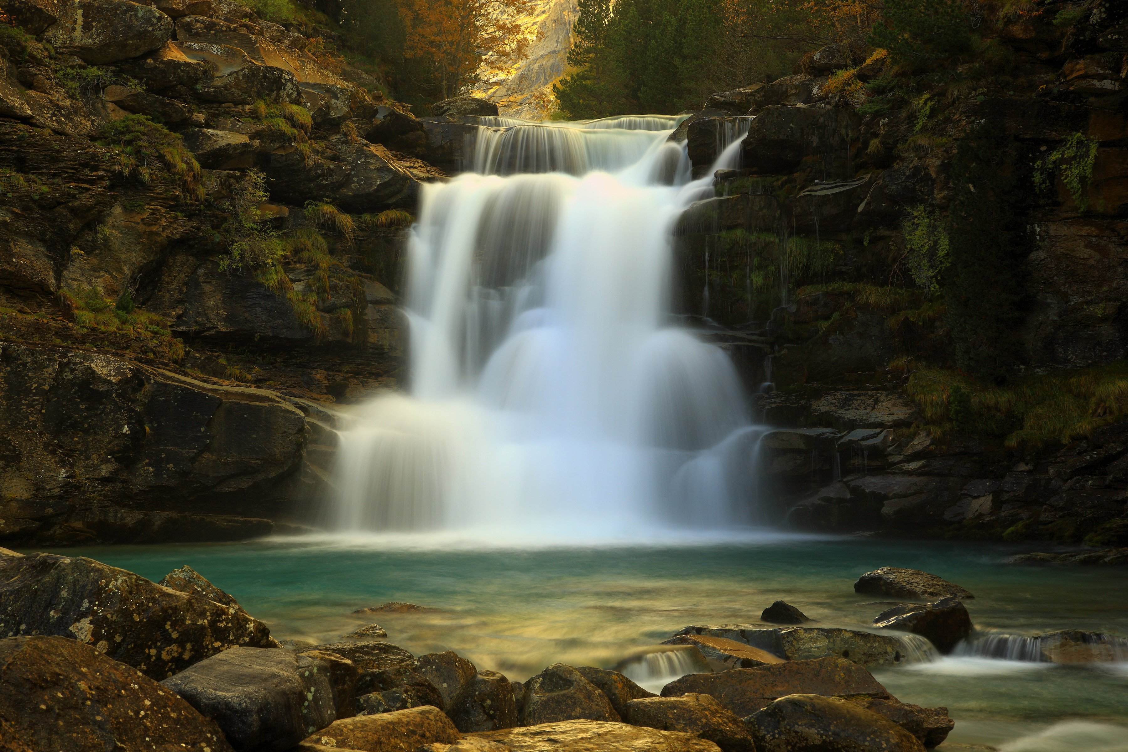 Cascad. Природа водопад. Красивые водопады. Красивые пейзажи с водопадами. Водопад картинки.