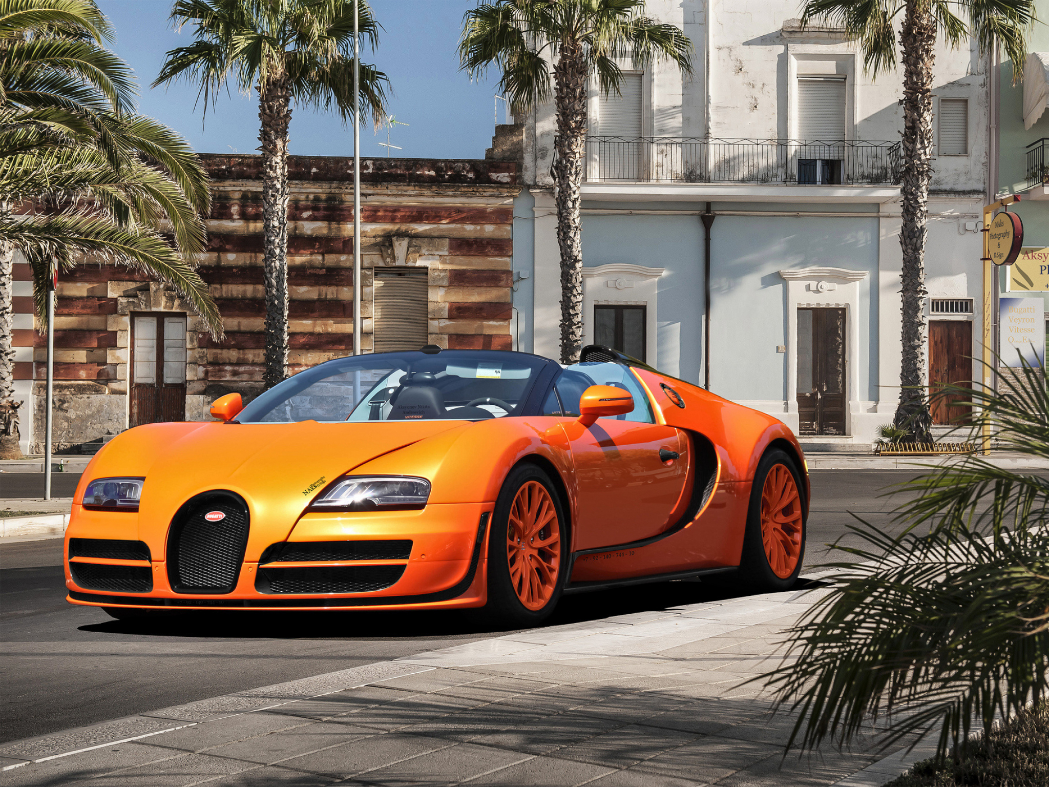 Оранжевая машина. Бугатти Вейрон. Бугатти Вейрон оранжевый. Bugatti Veyron Grand Sport Vitesse оранжевый. Bugatti Veyron оранжевый.