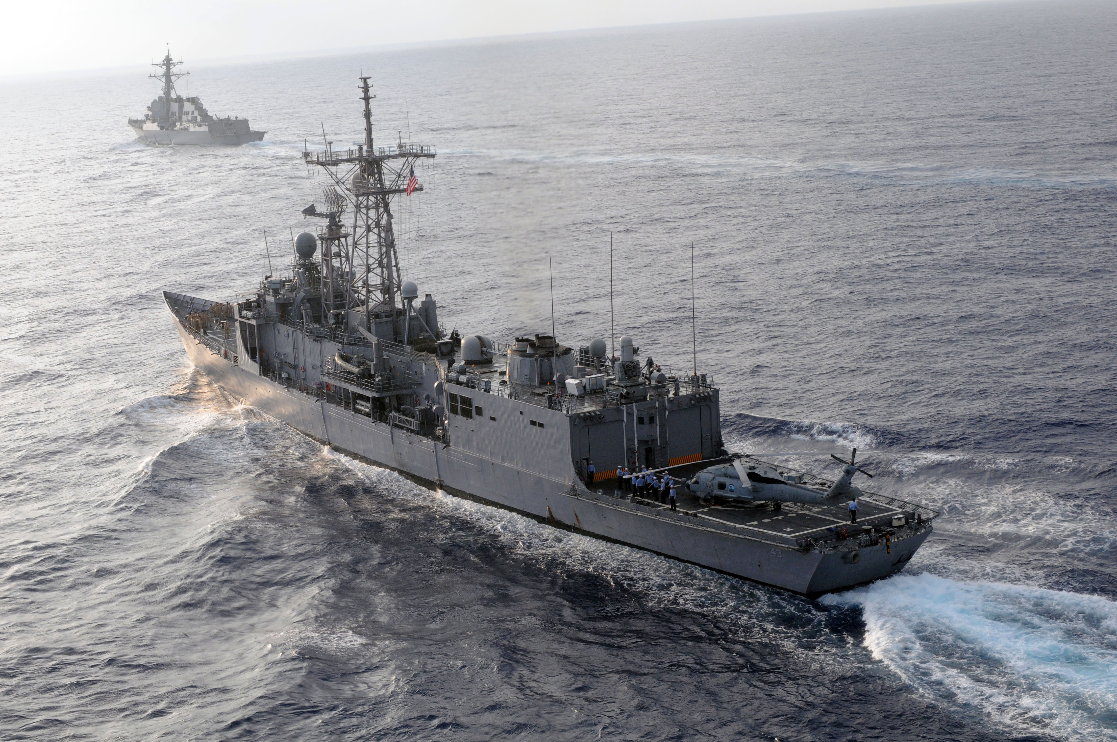 Легкий военный корабль. USS Stark (FFG-31). Американские военные корабли. Современный флот. Маленький военный корабль.