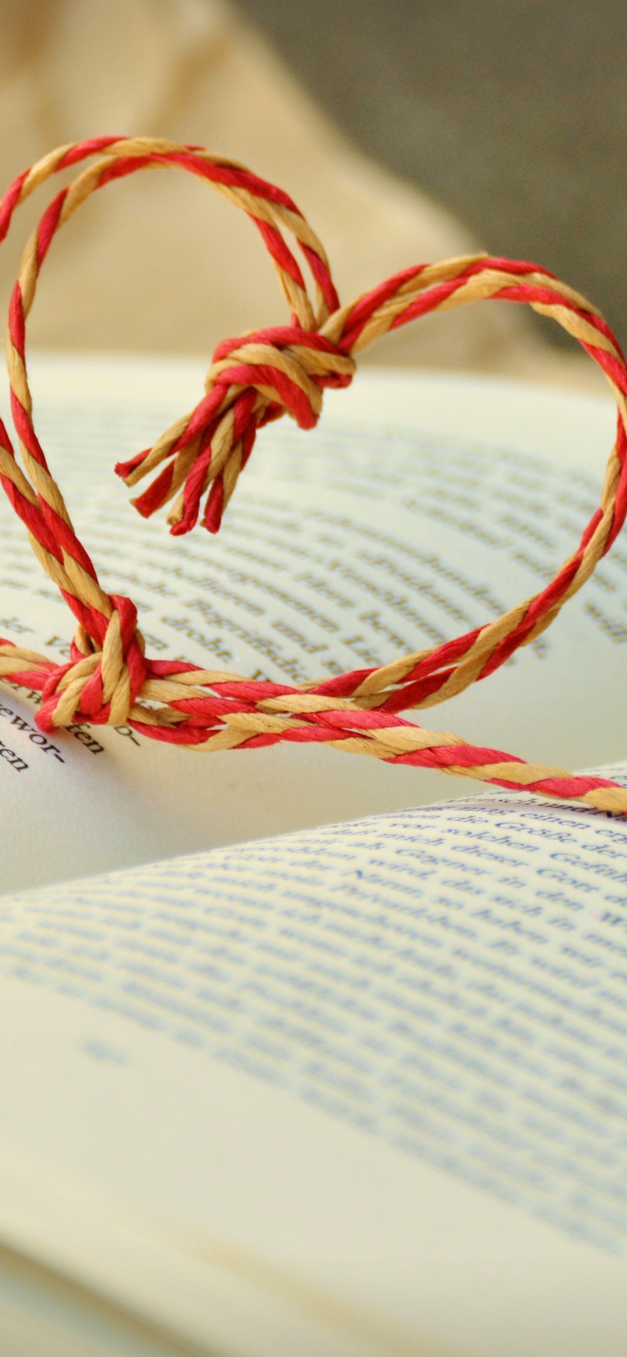 Обои книга, литература, письмо, текст, сердце в разрешении 1242x2688