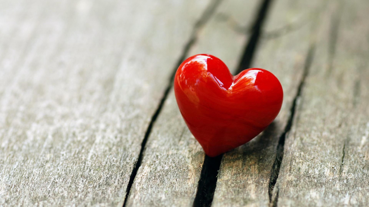 Обои роман, сердце, красный цвет, любовь, крупный план в разрешении 1280x720