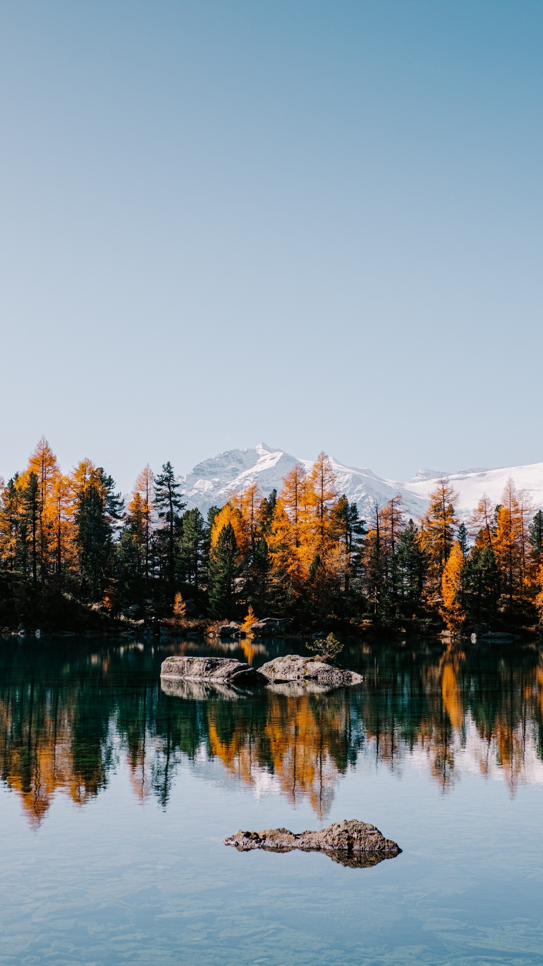 Обои озеро, отражение, природный ландшафт, природа, вода в разрешении 1080x1920