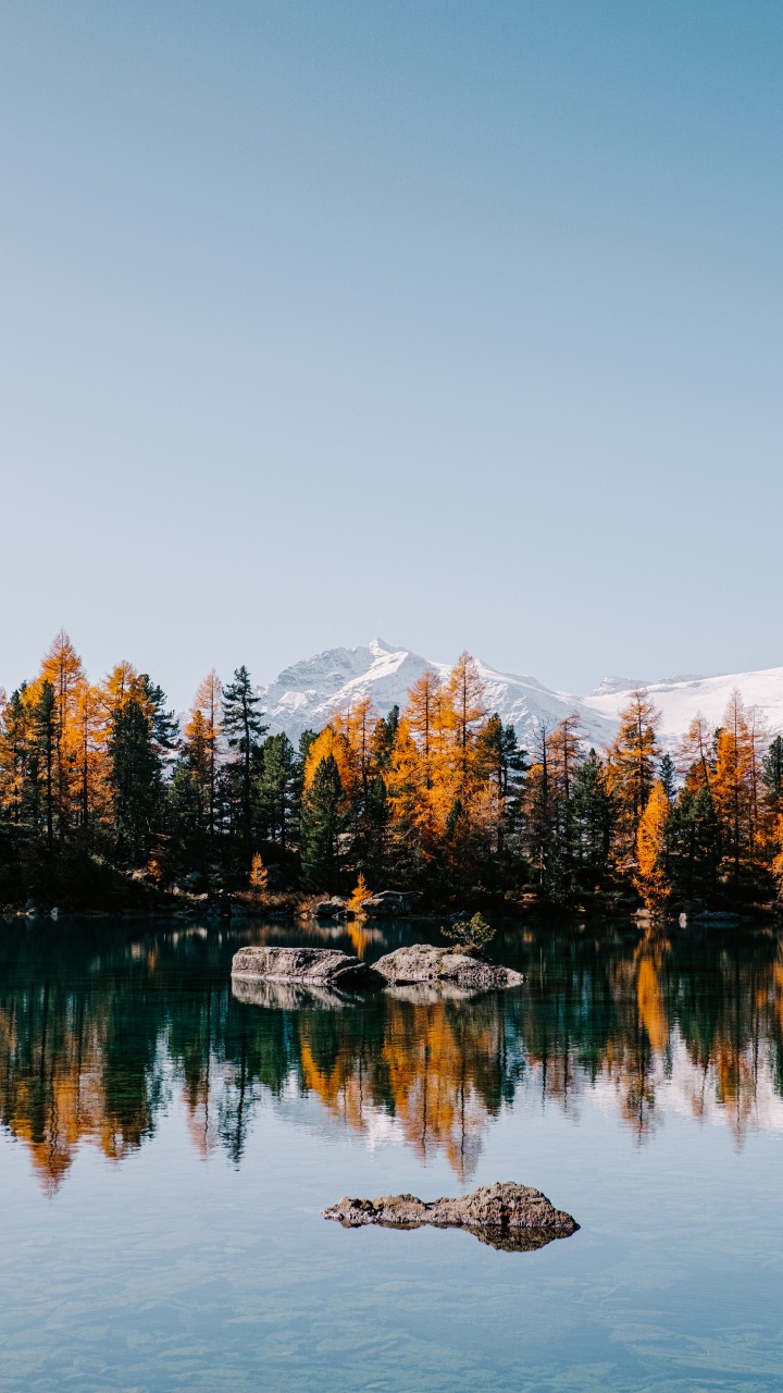 Обои озеро, отражение, природный ландшафт, природа, вода в разрешении 720x1280