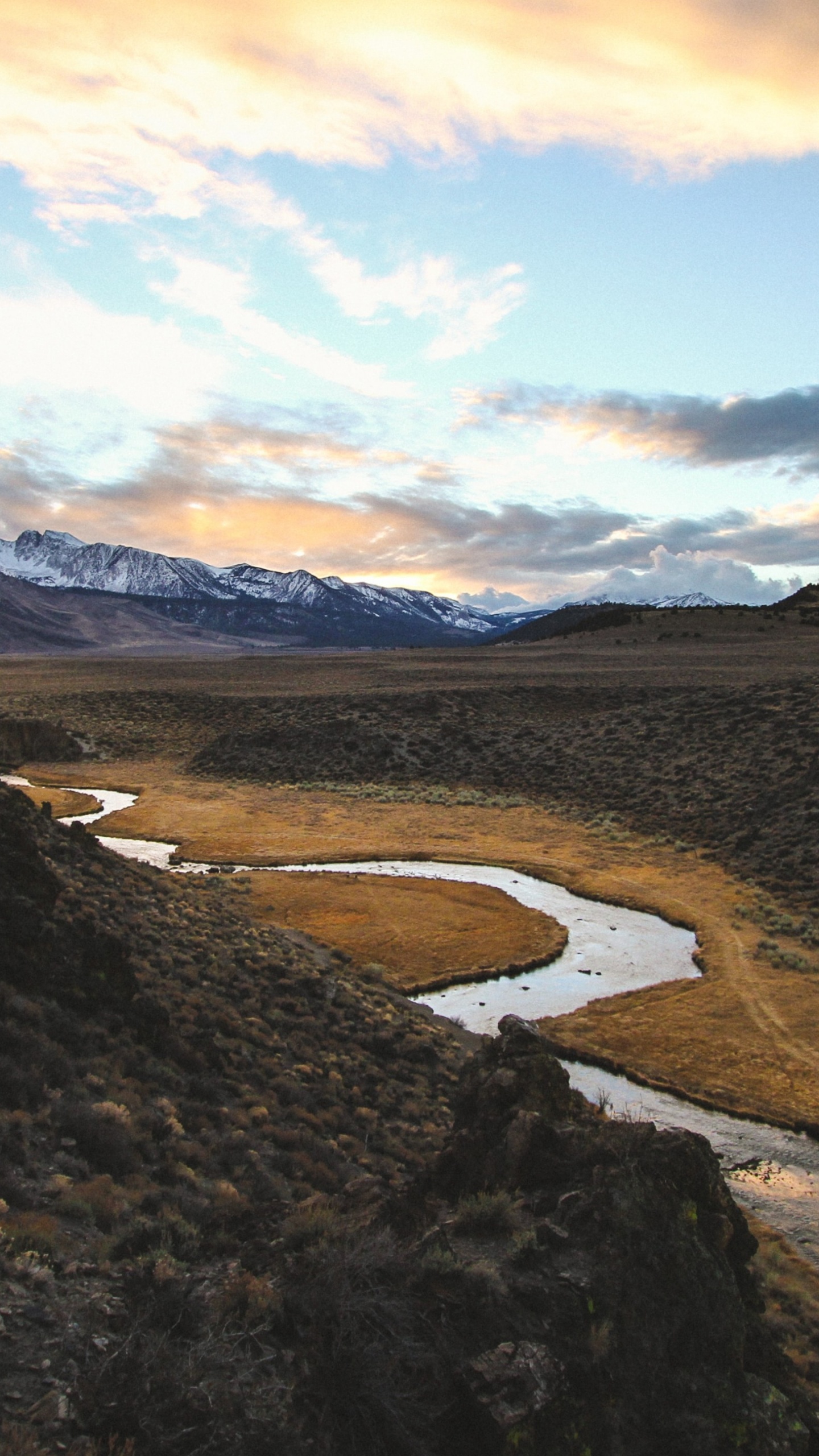 Обои горный рельеф, облако, нагорье, пейзаж, природный ландшафт в разрешении 1440x2560
