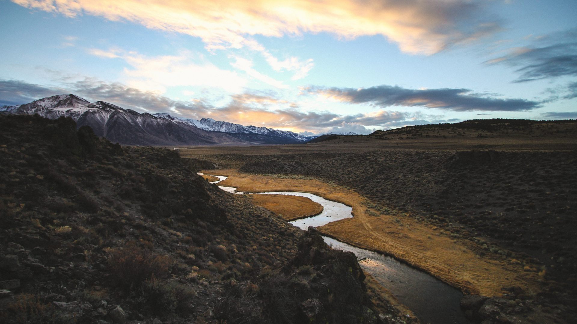 Обои горный рельеф, облако, нагорье, пейзаж, природный ландшафт в разрешении 1920x1080