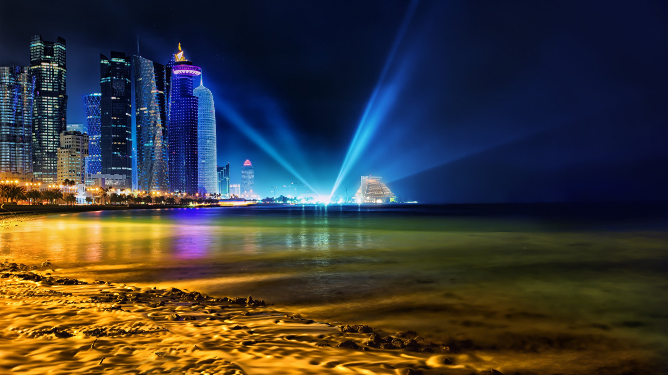 Обои город, городской пейзаж, ночь, метрополия, водоем в разрешении 1366x768