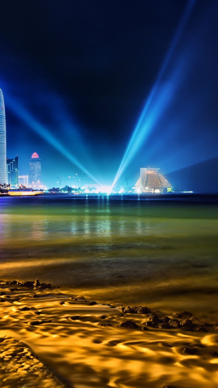 Обои город, городской пейзаж, ночь, метрополия, водоем в разрешении 720x1280