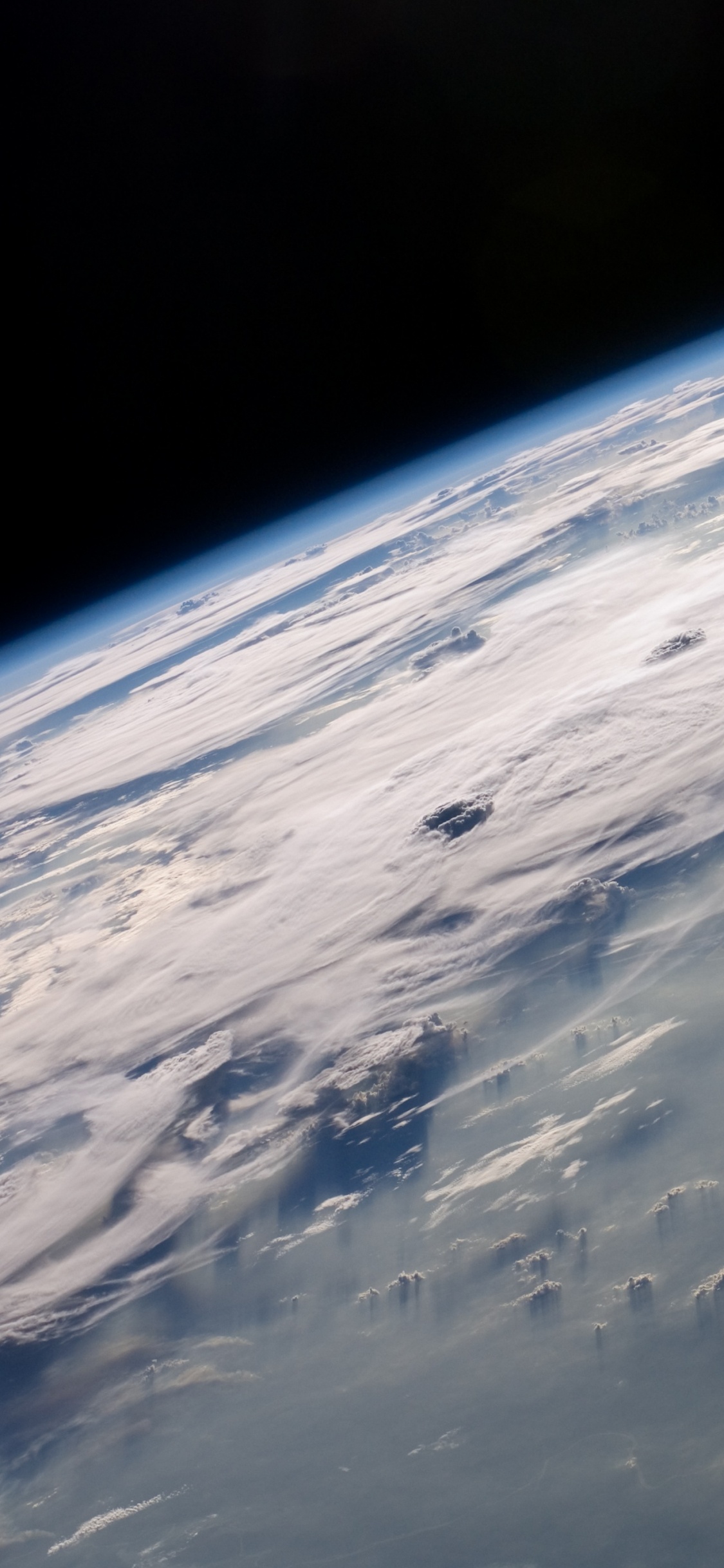 Обои земля, apple, атмосфера, космическое пространство, астрономический объект в разрешении 1125x2436