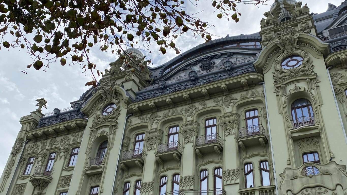 Обои ориентир, классическая архитектура, окно, архитектура, фасад в разрешении 1366x768