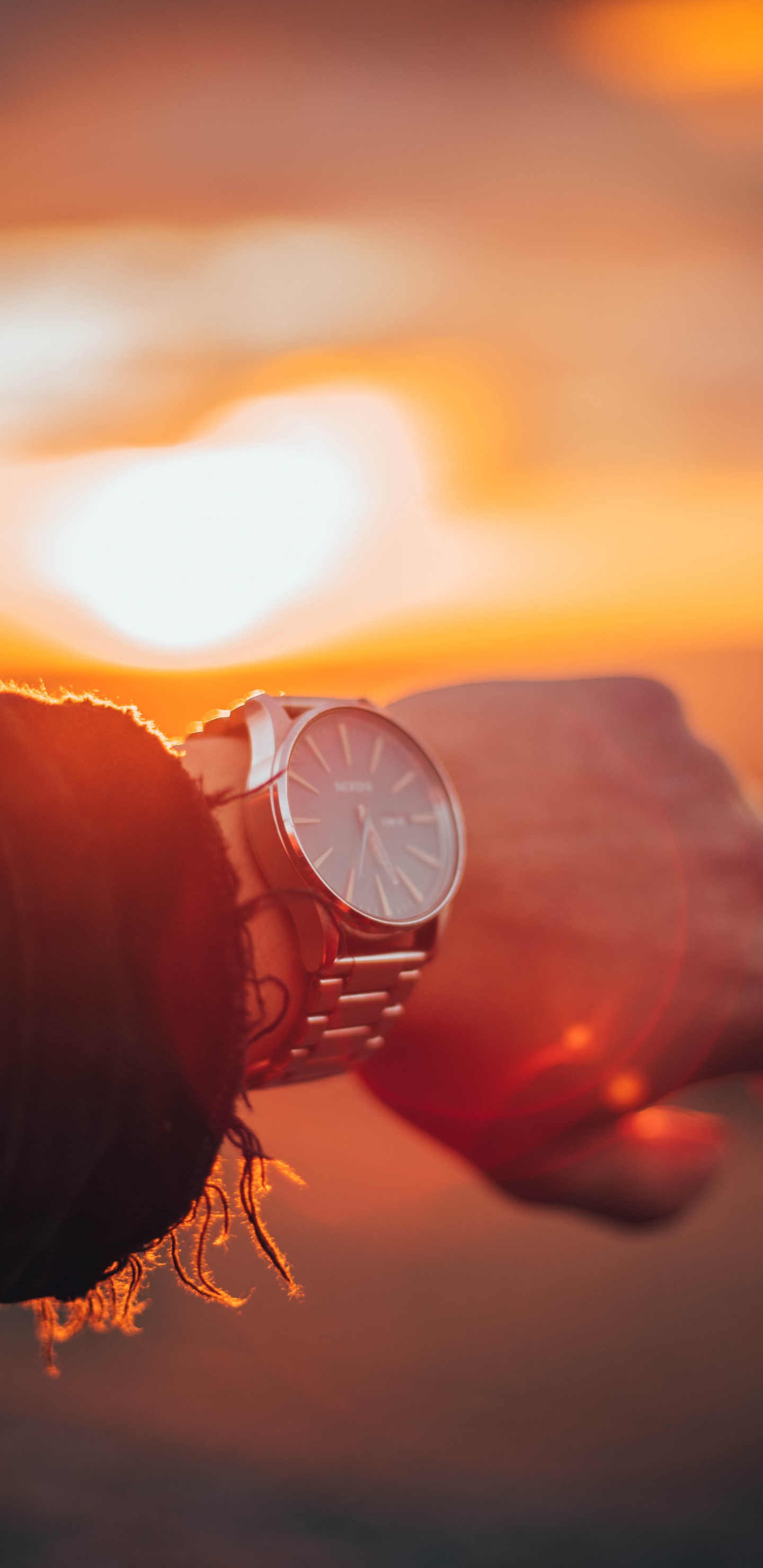 Обои часы, Апельсин, закат, солнечный свет, небо в разрешении 1440x2960