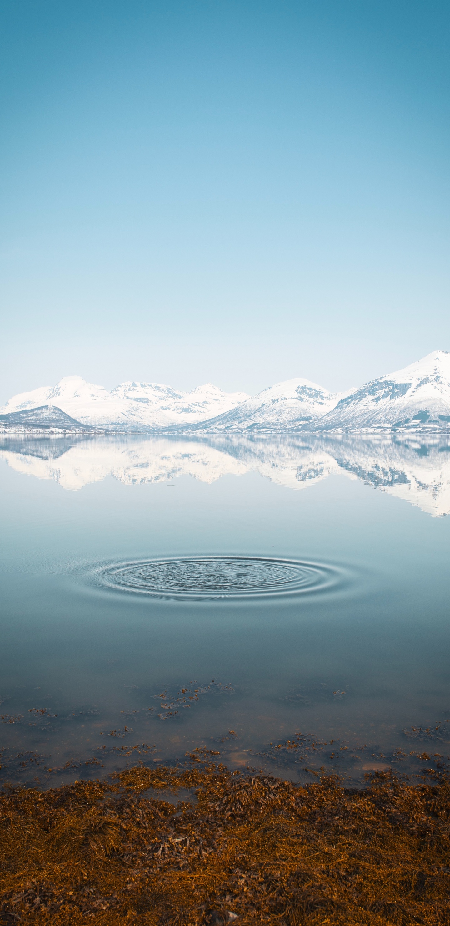 Обои горный рельеф, гора, горный хребет, нагорье, озеро в разрешении 1440x2960