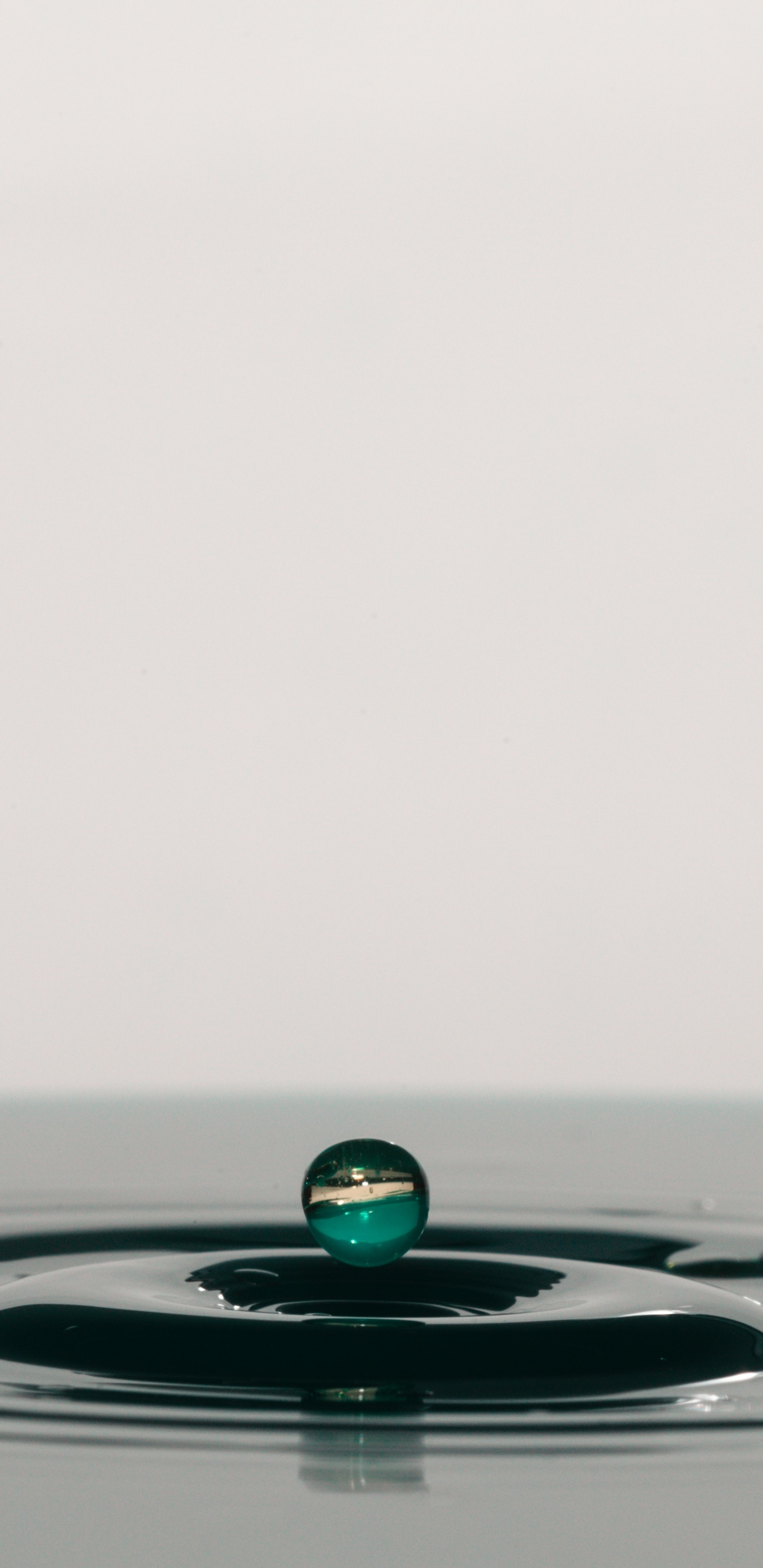 Обои вода, жидкий, падение, зеленый, гидроресурсы в разрешении 1440x2960