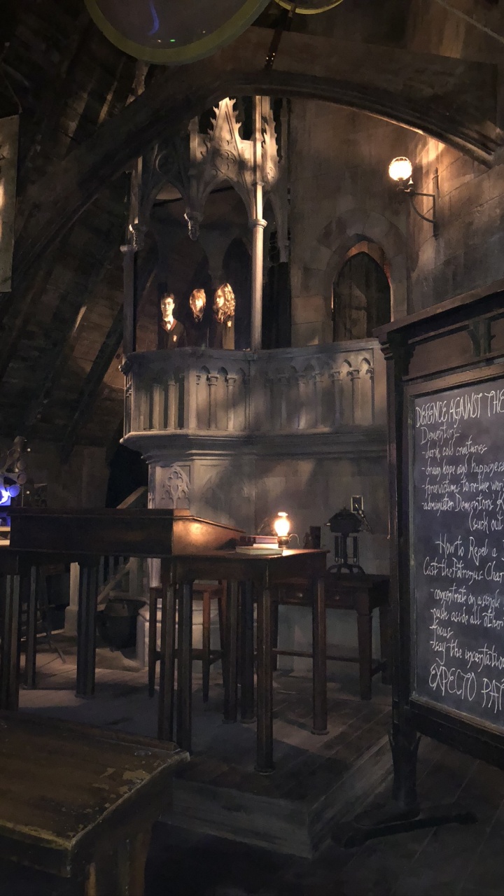 Обои Хогвартс, темнота, ночь, архитектура, освещение в разрешении 720x1280