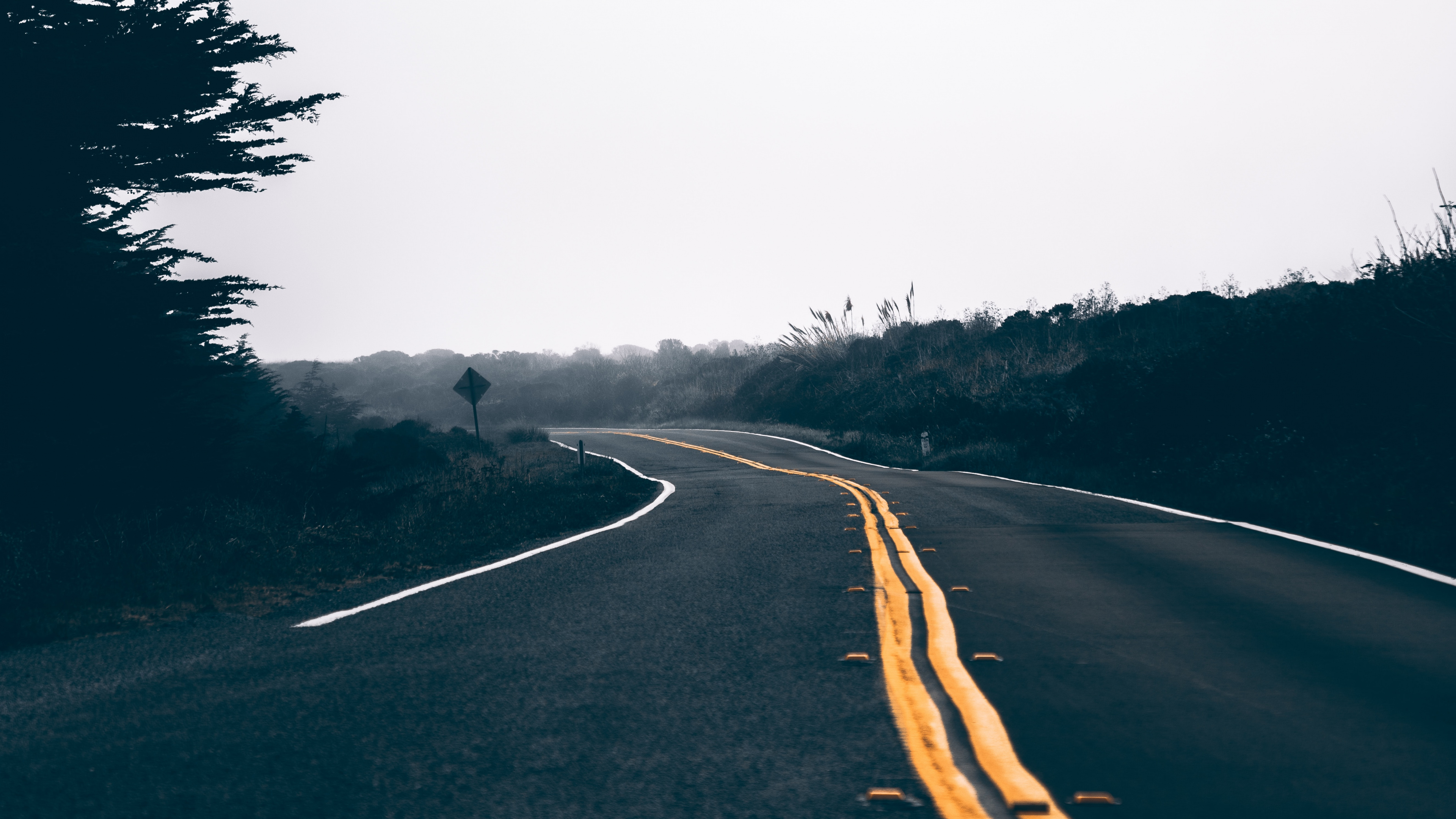 Обои природный ландшафт, магистраль, дерево, асфальт, инфраструктура в разрешении 3840x2160