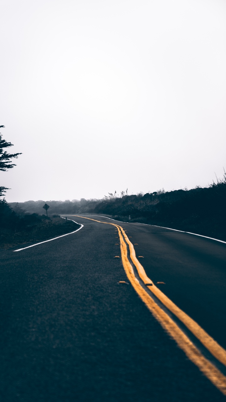 Обои природный ландшафт, магистраль, дерево, асфальт, инфраструктура в разрешении 720x1280