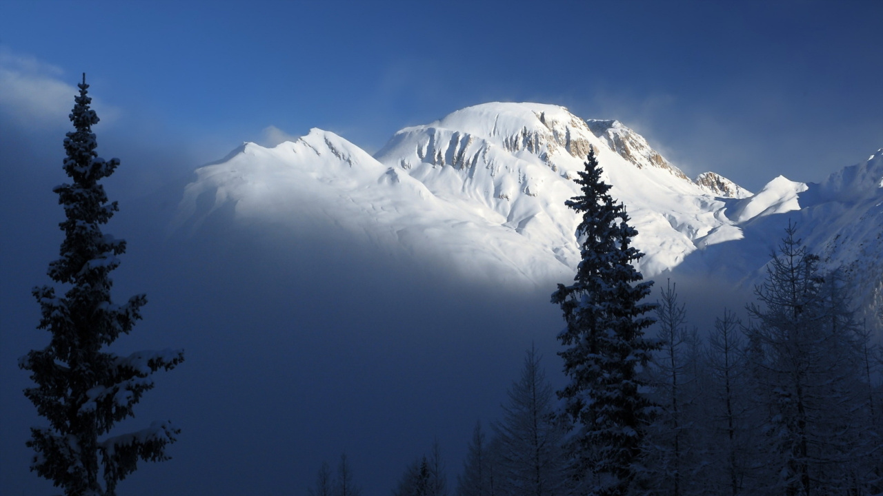 Обои горный рельеф, гора, горный хребет, дерево, дикая местность в разрешении 1280x720