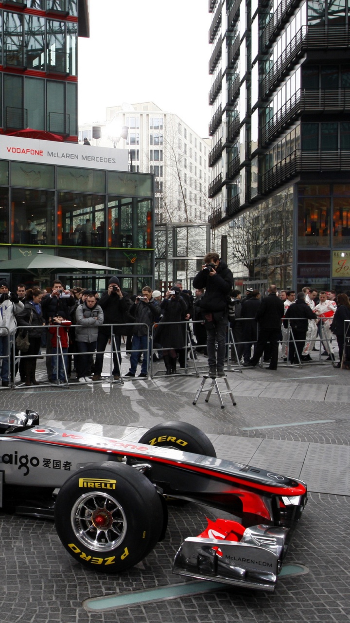 Обои Макларен, формула один автомобиль, автогонки, гоночный автомобиль, формула один в разрешении 720x1280