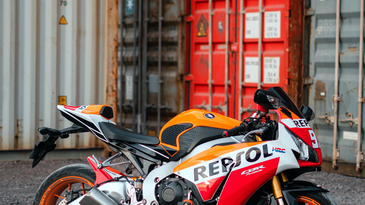 Обои мотоцикл, легковые автомобили, Honda Motor Company, колесо, шина в разрешении 1280x720