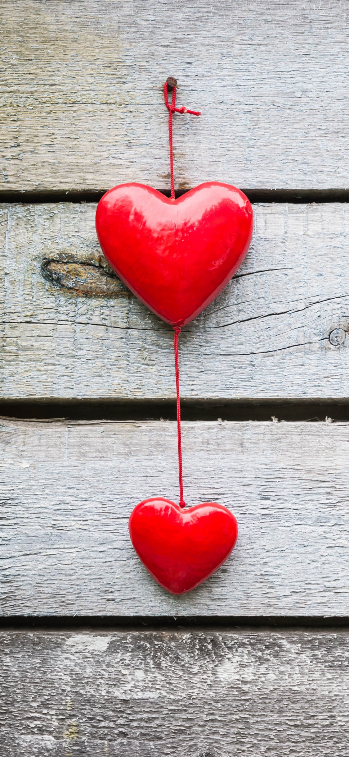 Обои сердце, красный цвет, любовь, небо в разрешении 1125x2436