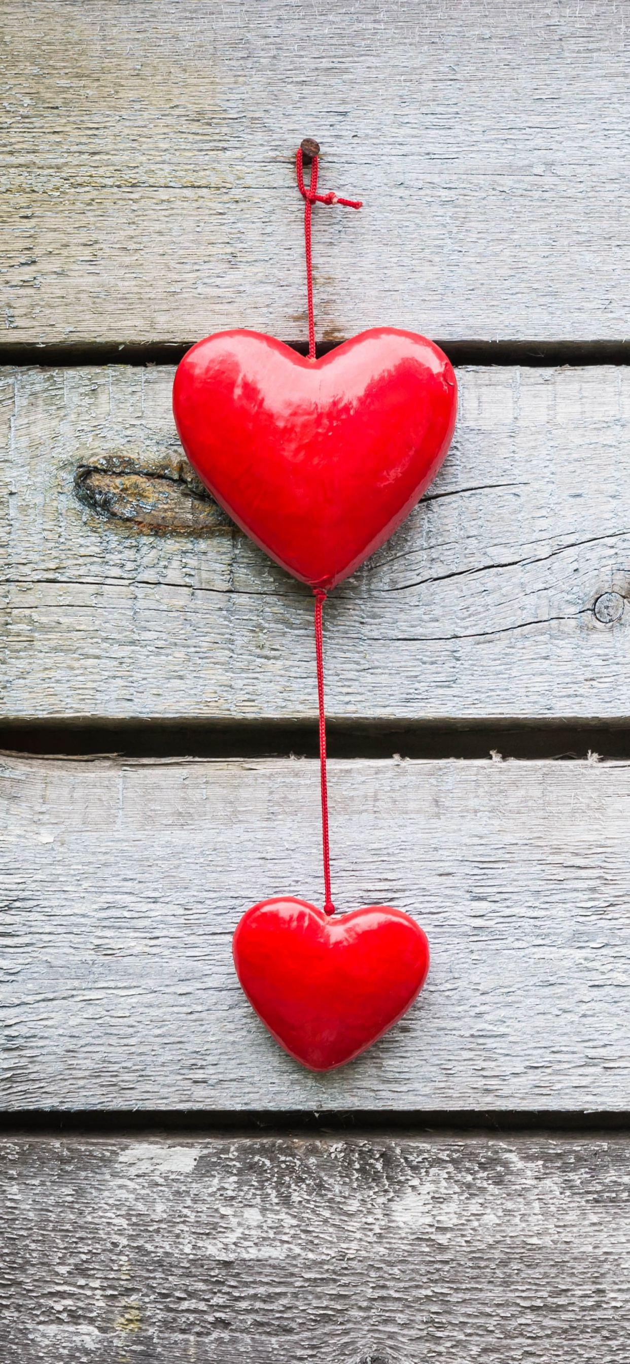 Обои сердце, красный цвет, любовь, небо в разрешении 1242x2688