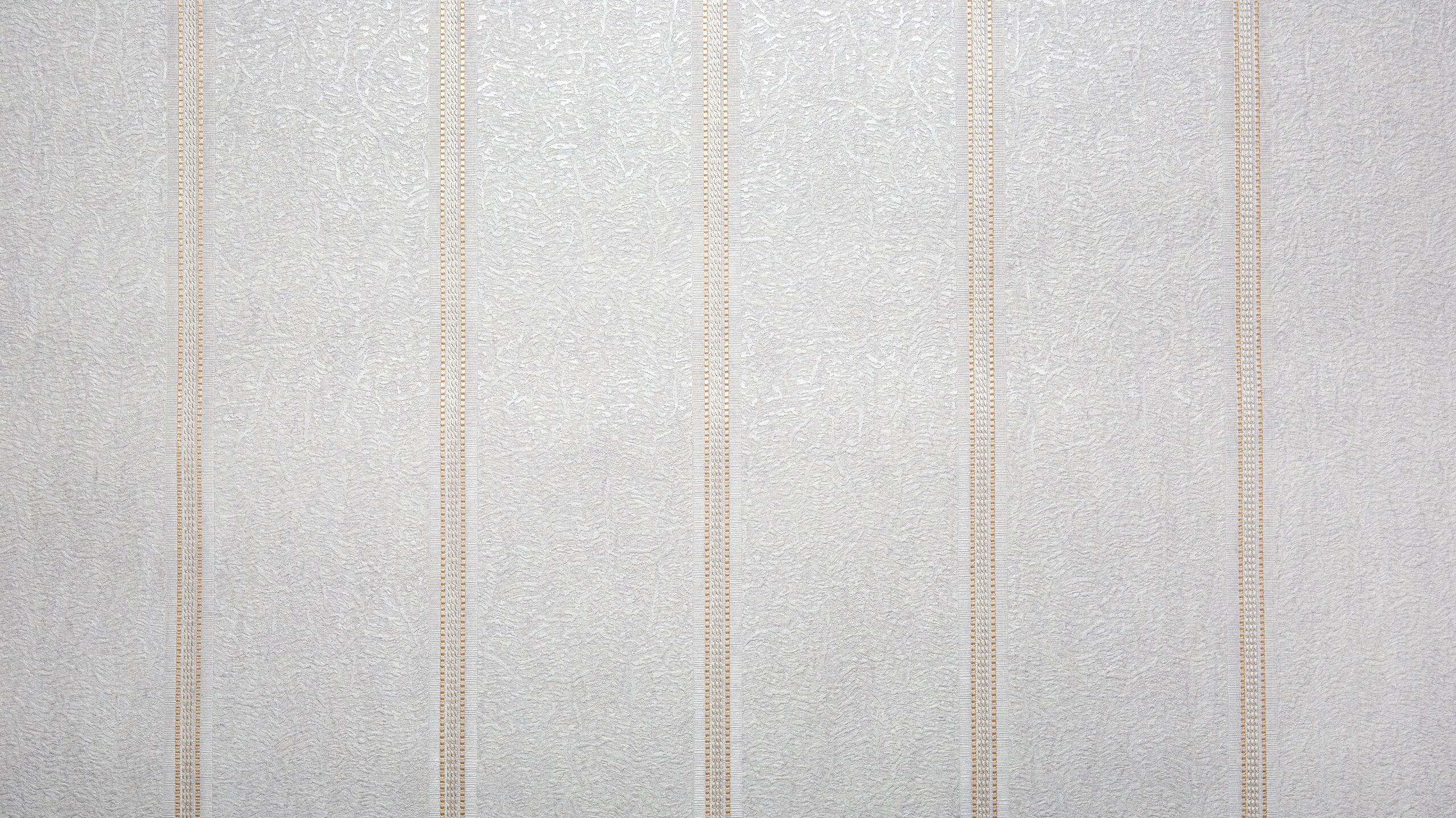 Обои текстура, цвет беж, угол, материал, мебель в разрешении 2560x1440