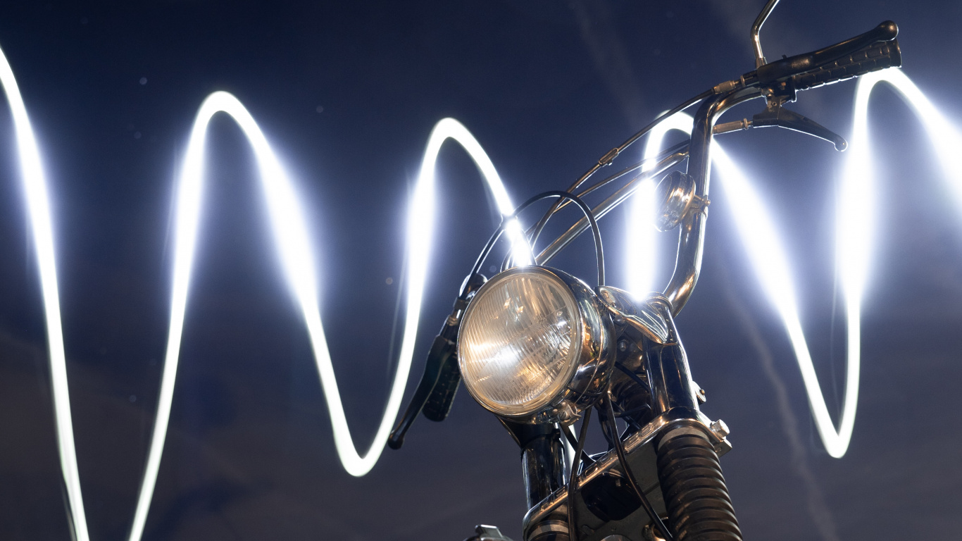 Обои мотоцикл, фара, автомобильное освещение, свет, автомобильные запчасти в разрешении 1366x768