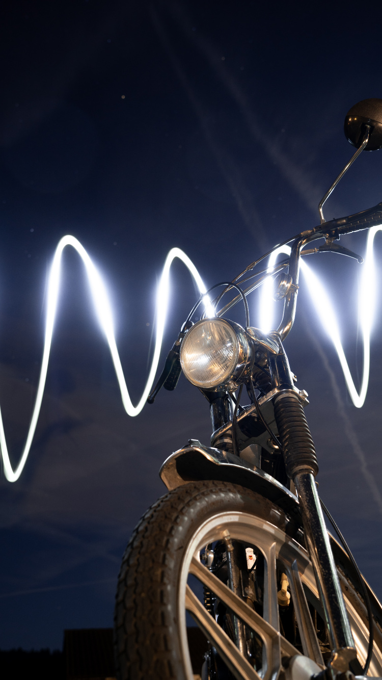 Обои мотоцикл, фара, автомобильное освещение, свет, автомобильные запчасти в разрешении 750x1334