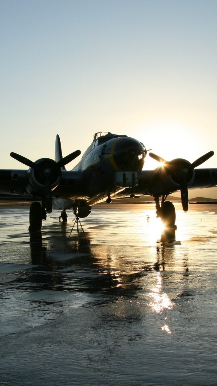 Обои самолет, самолеты, авиация, военный самолет, полет в разрешении 720x1280