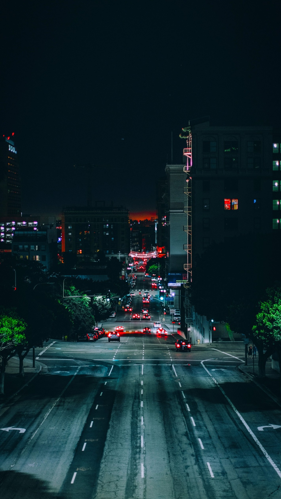 Обои легковые автомобили, осветительная арматура, темнота, уличный фонарь, трафик в разрешении 1080x1920