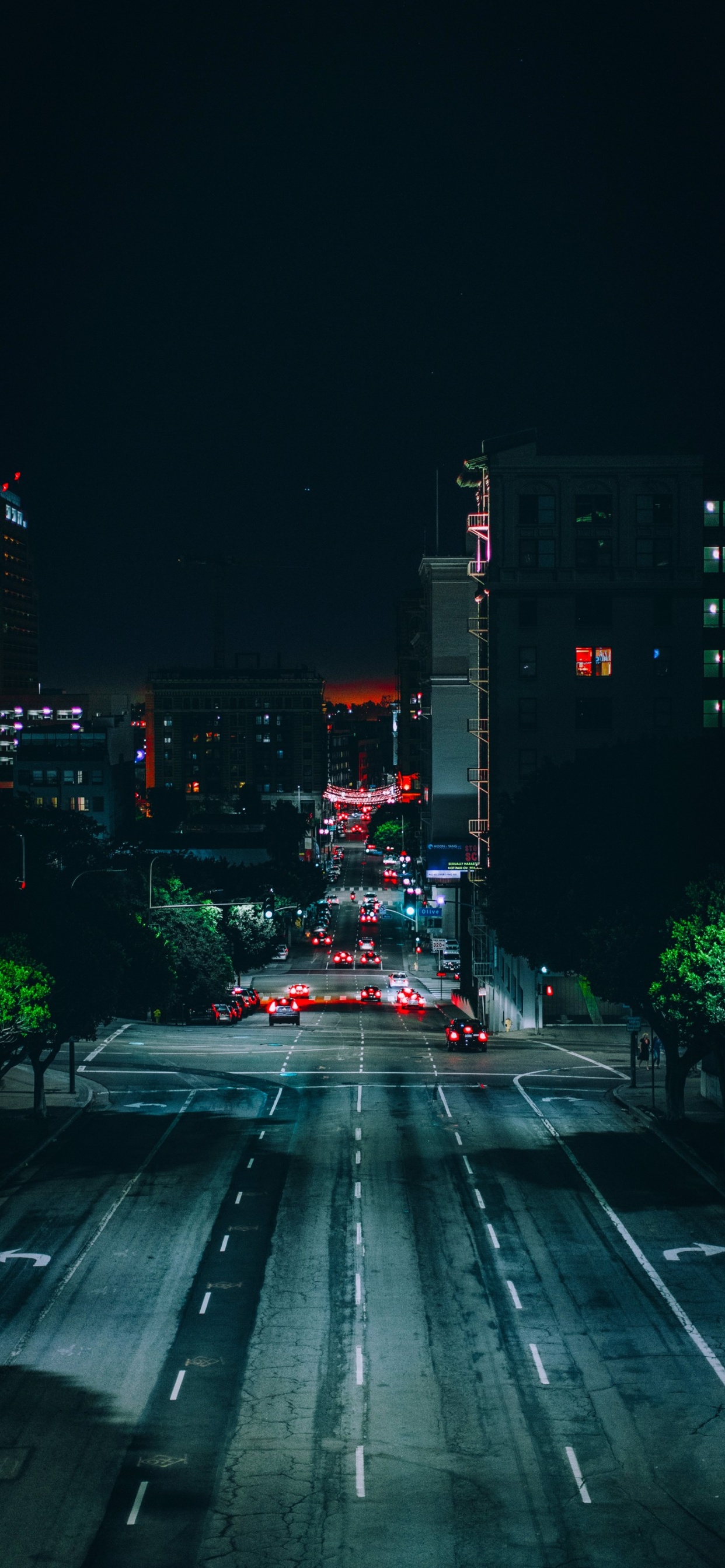 Обои легковые автомобили, осветительная арматура, темнота, уличный фонарь, трафик в разрешении 1242x2688