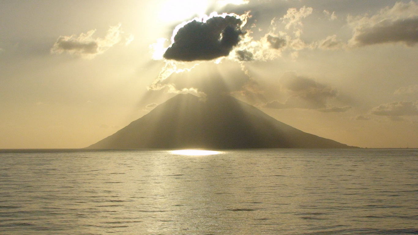 Обои море, облако, горизонт, солнечный свет, спокойный в разрешении 1366x768